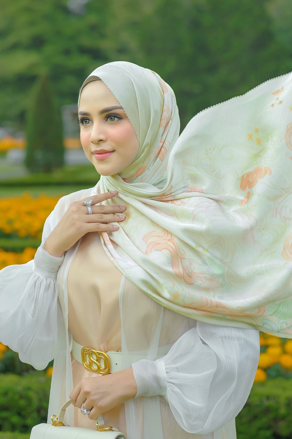 The Friendship Satin Shawl - Bonbon