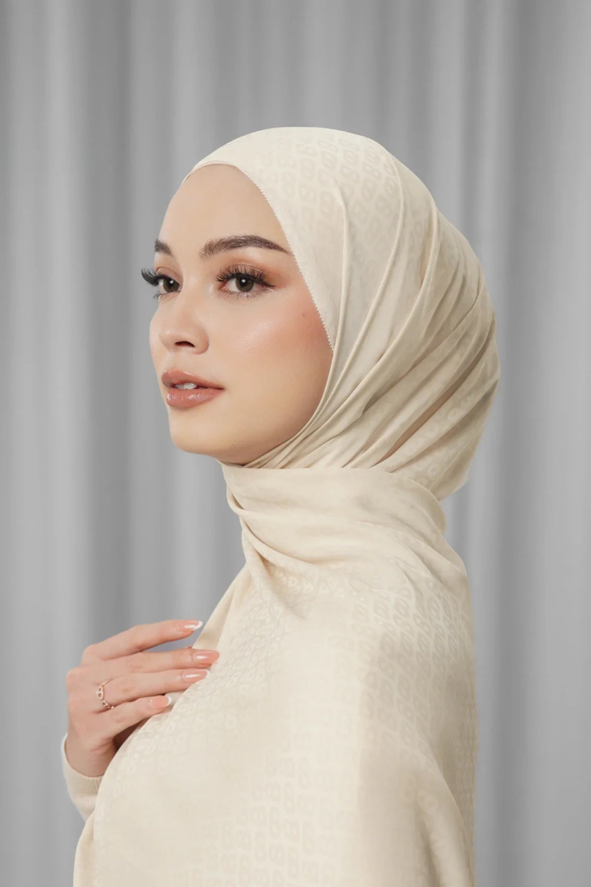 Tapis Satin Jacquard Shawl - Oatmeal
