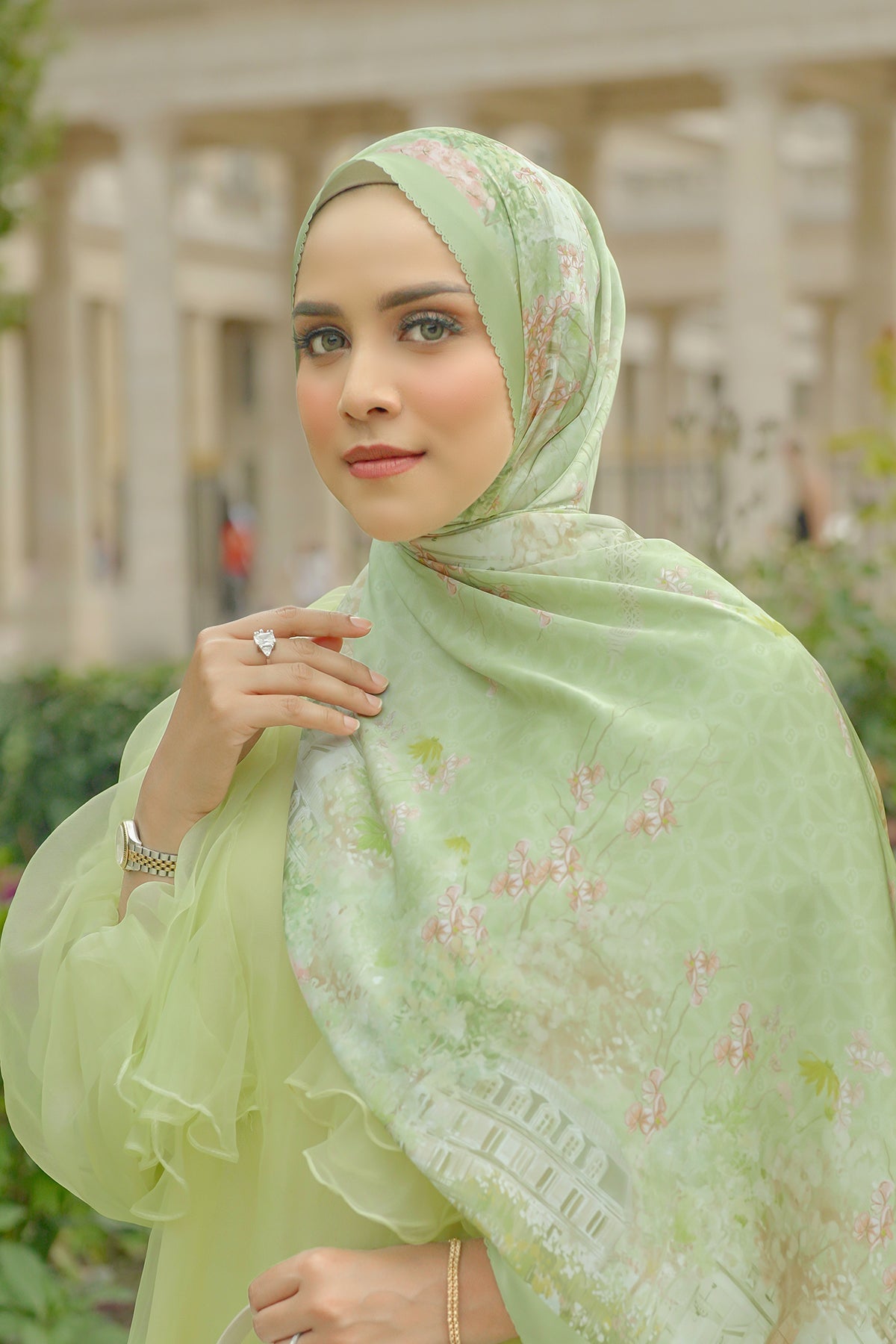 The Parisian Satin Shawl - Gazon