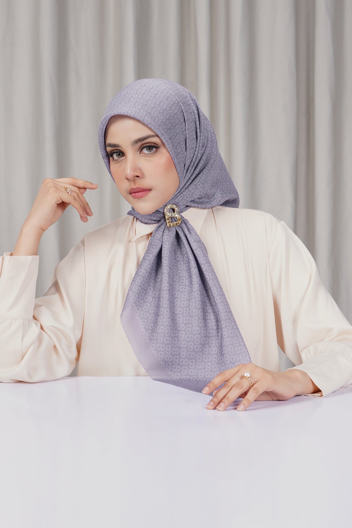 Tapis Square - Lavender Aura