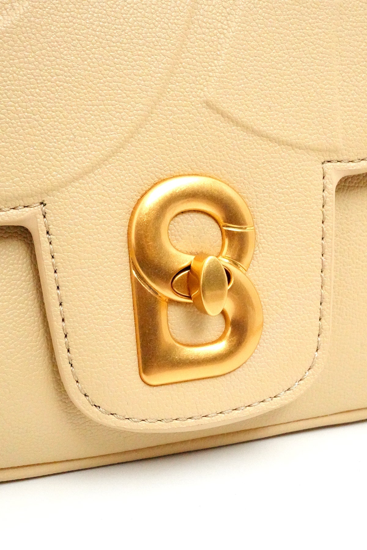 Alma Flap Bag Medium - Cream