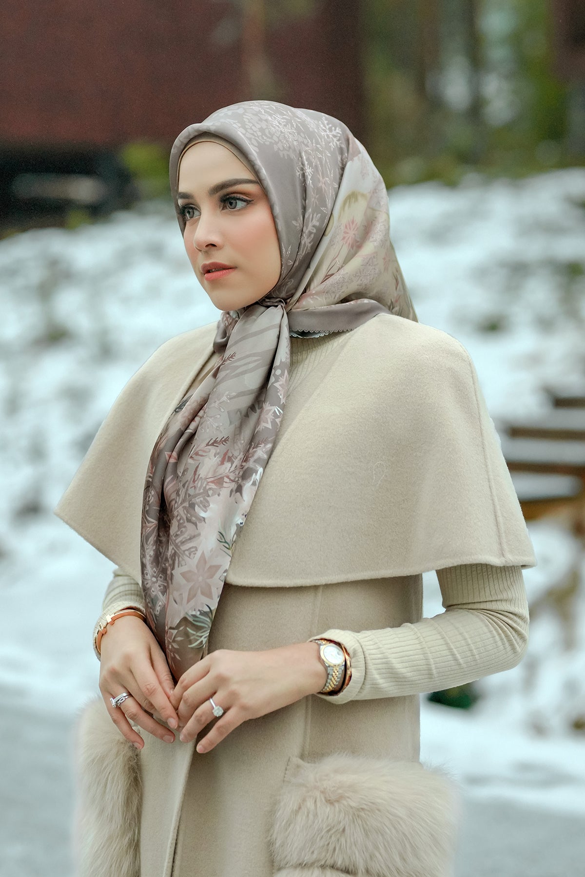 Disney's Frozen Buttonscarves Square - Brunette