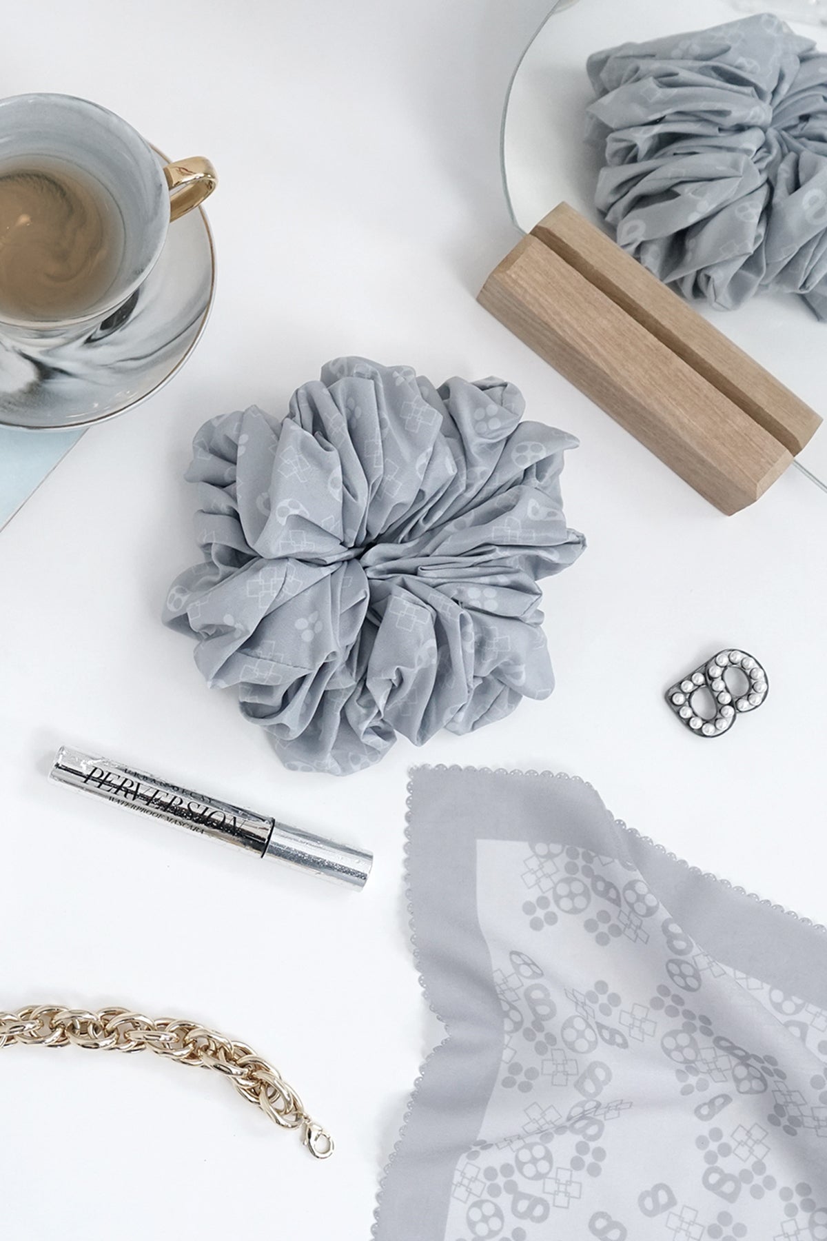 Scrunchie Monogram Grey