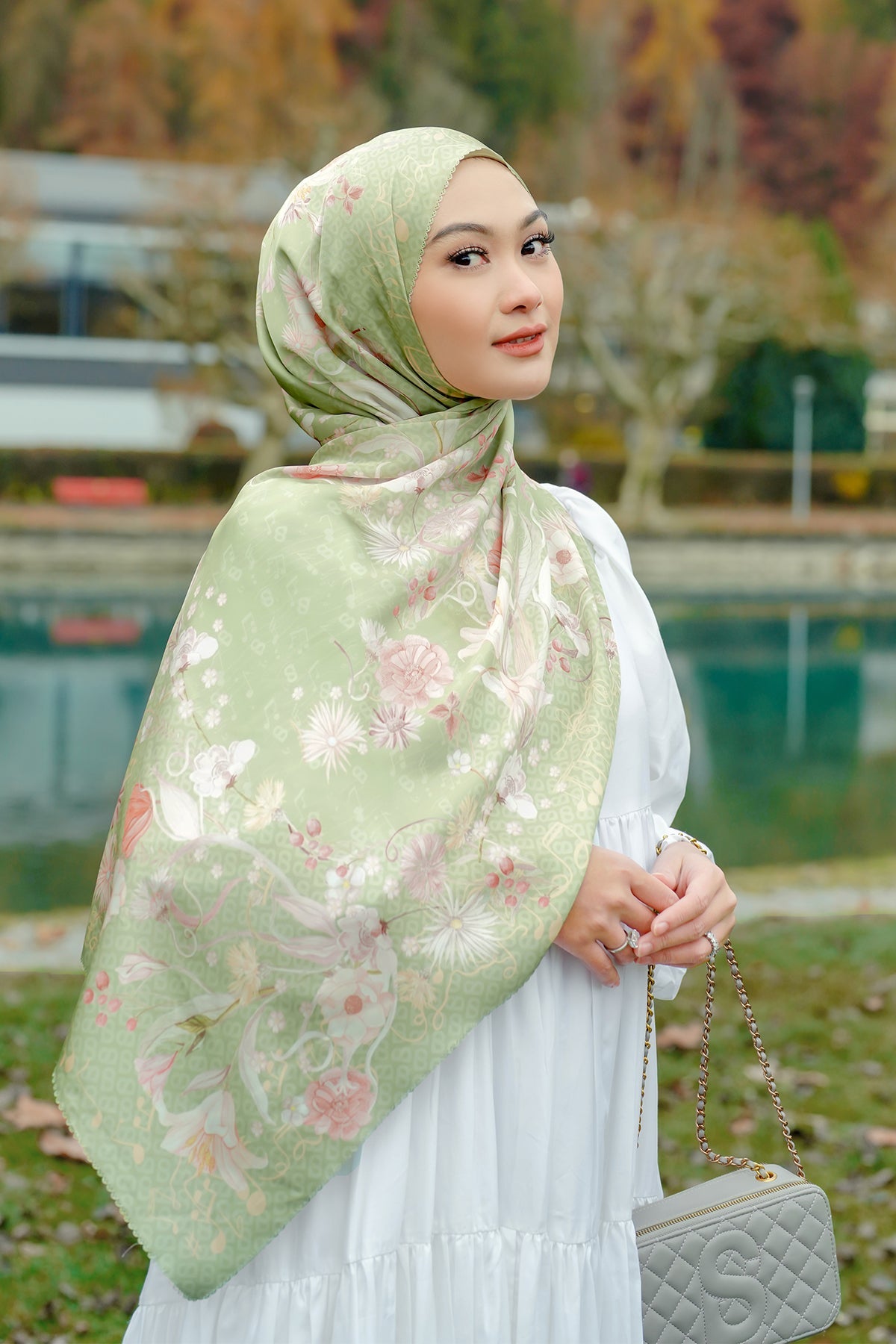 The Nada Satin Shawl - Si