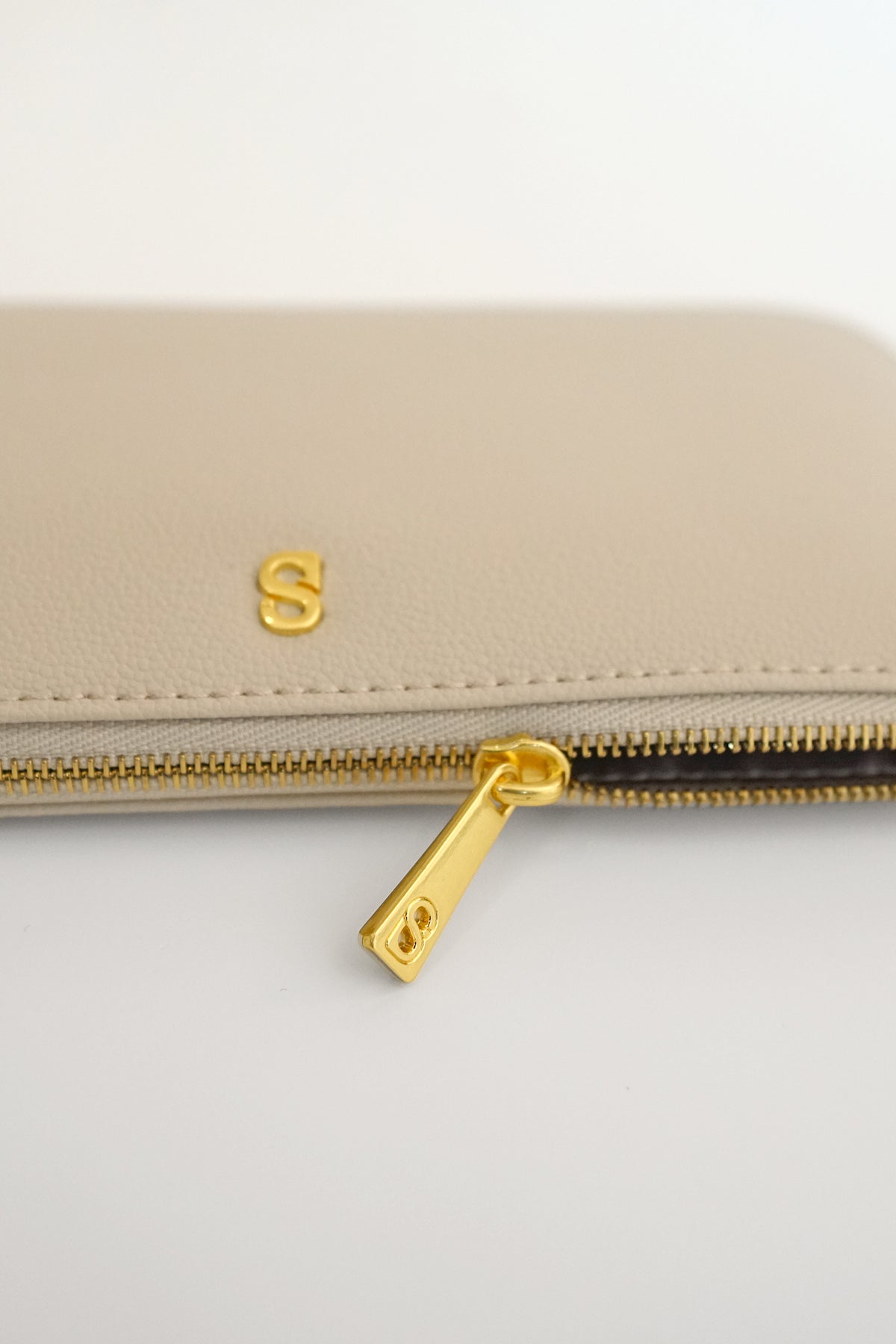 The Amy Long Wristlet - Tan