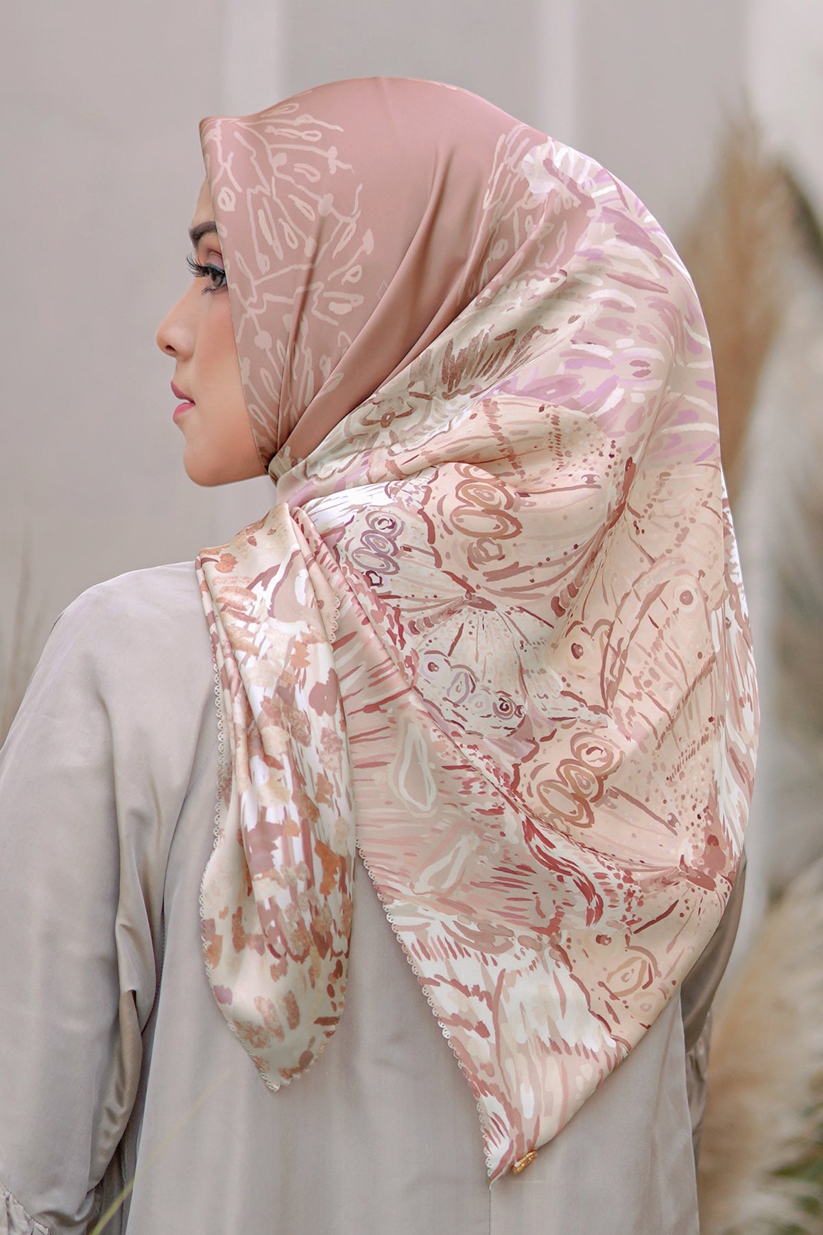 The Farsha Satin Square - Misty Rose