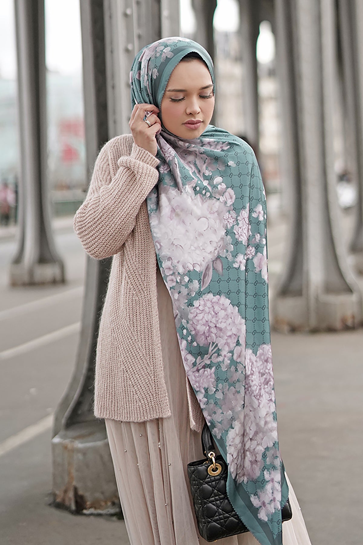 Hydrangea Satin Shawl - Verte