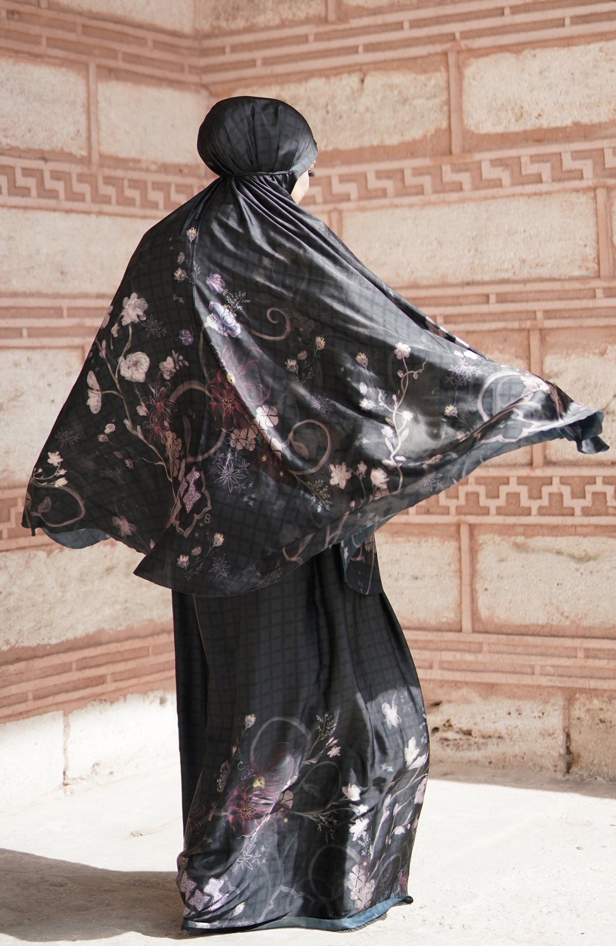 Prayer Robe Sofya in Charcoal