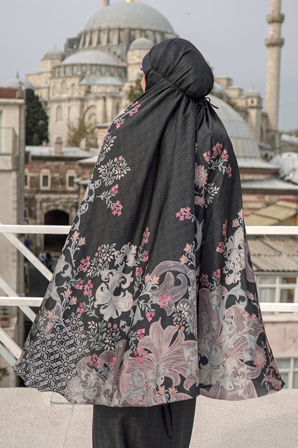 The Topkapi Prayer Robe - Black