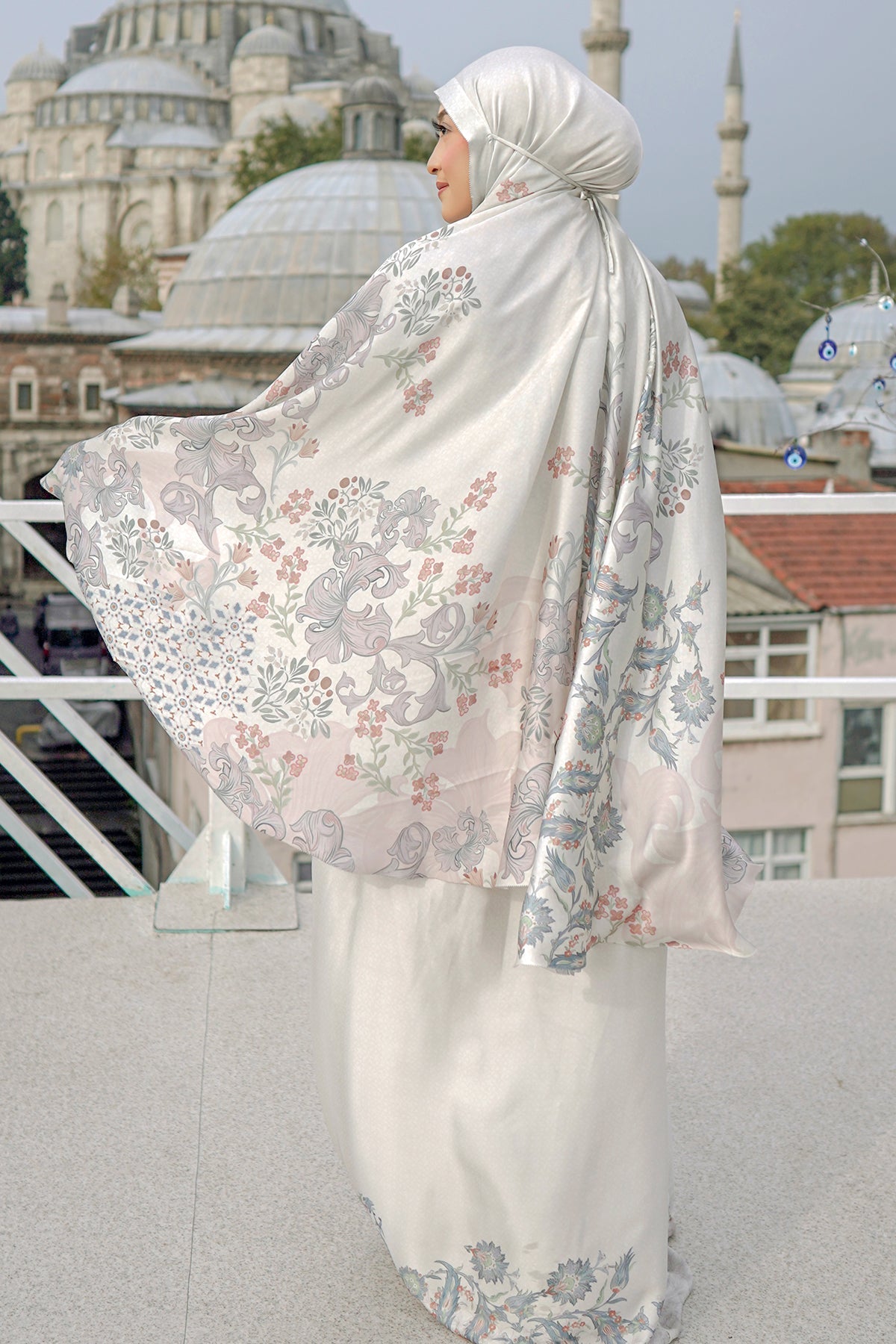 The Topkapi Prayer Robe - Ivory