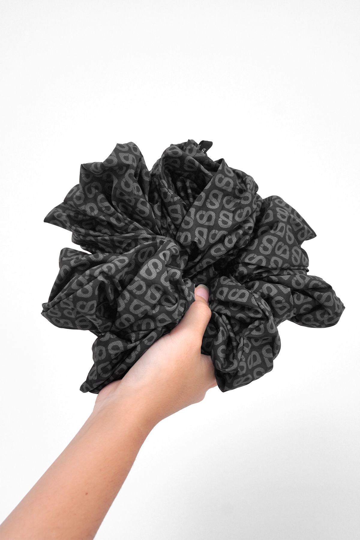 Tapis Scrunchie - Black