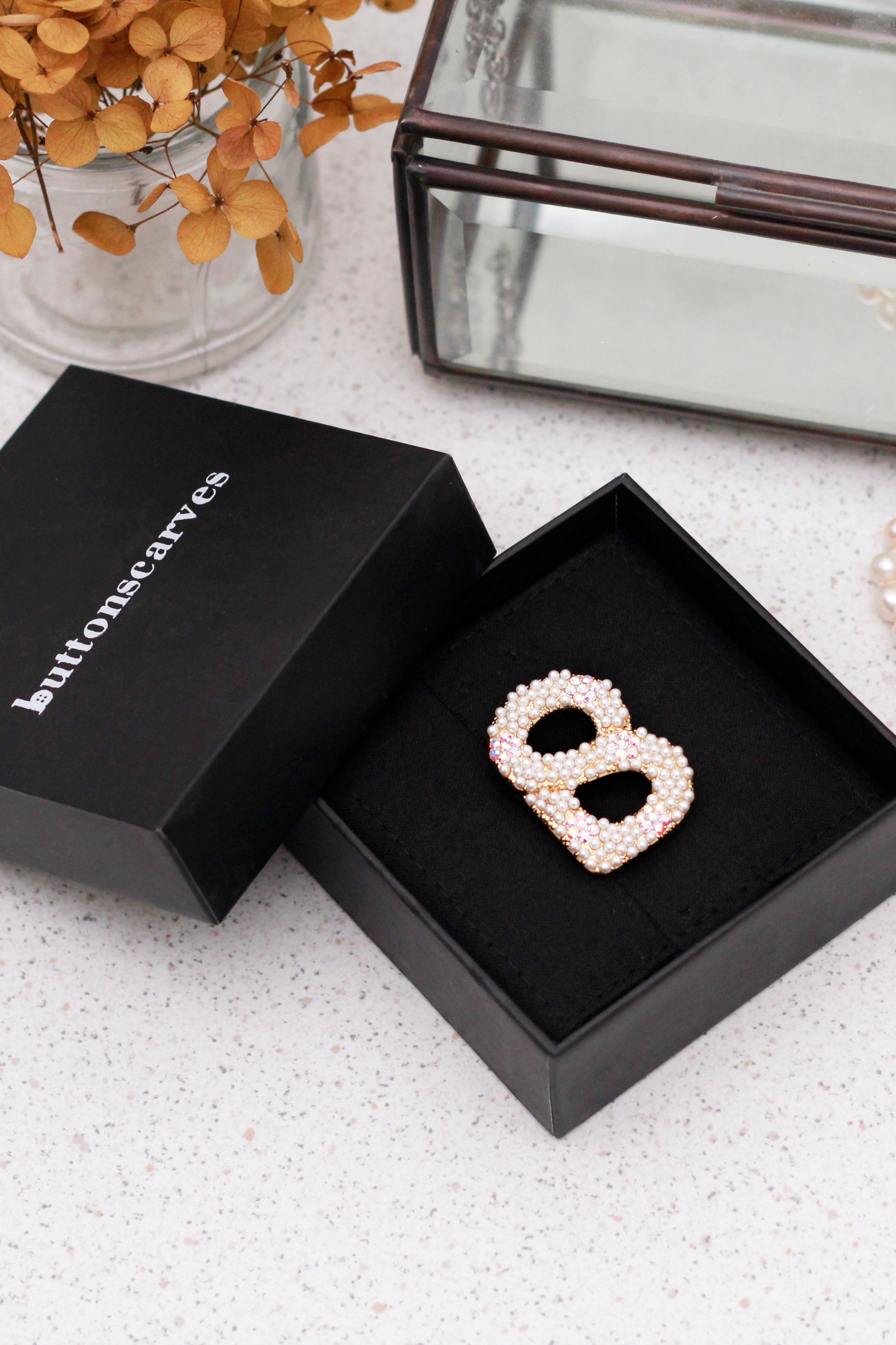 The Luxe Signature Brooch in Pearl