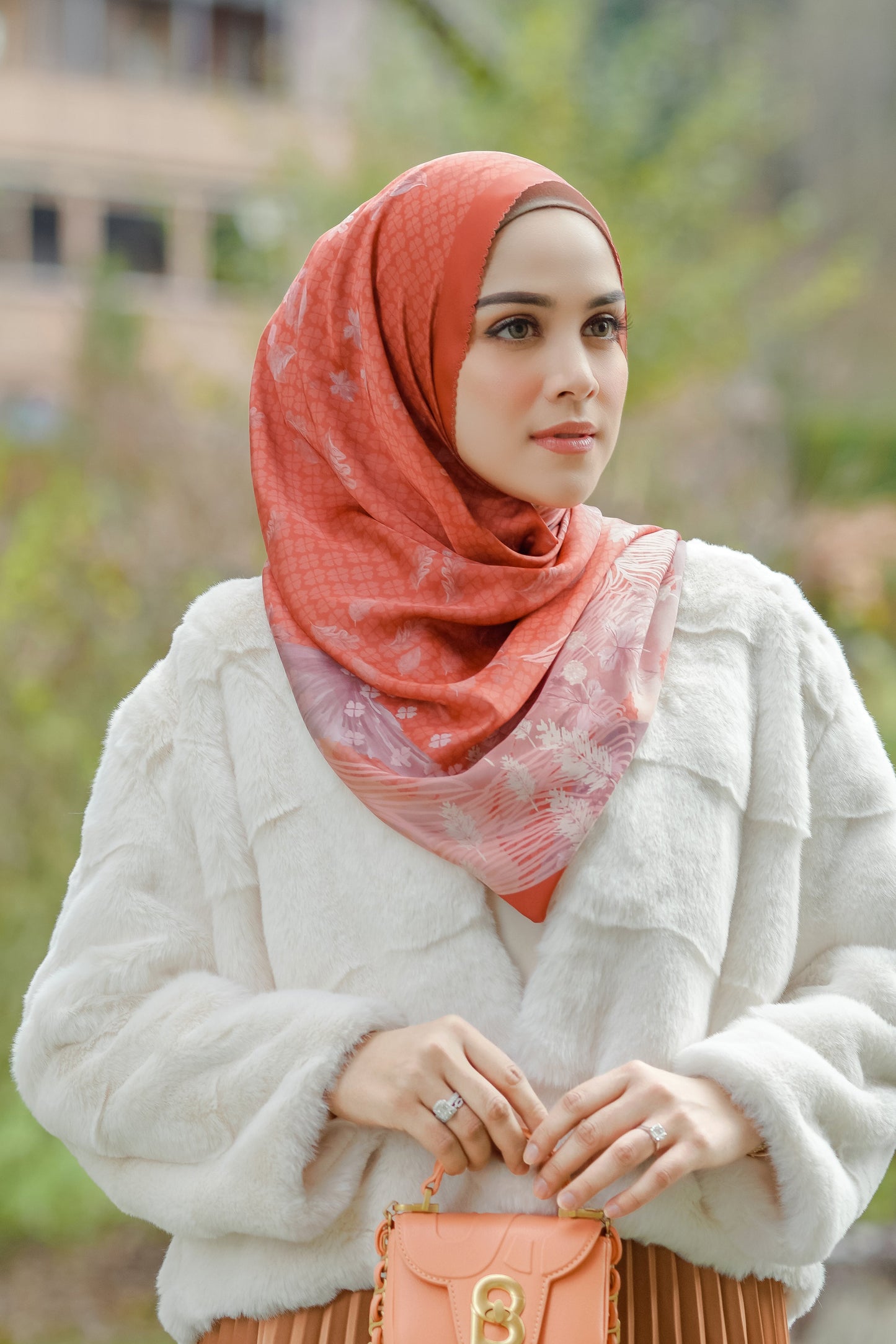 Iseltwald Satin Shawl - Amber