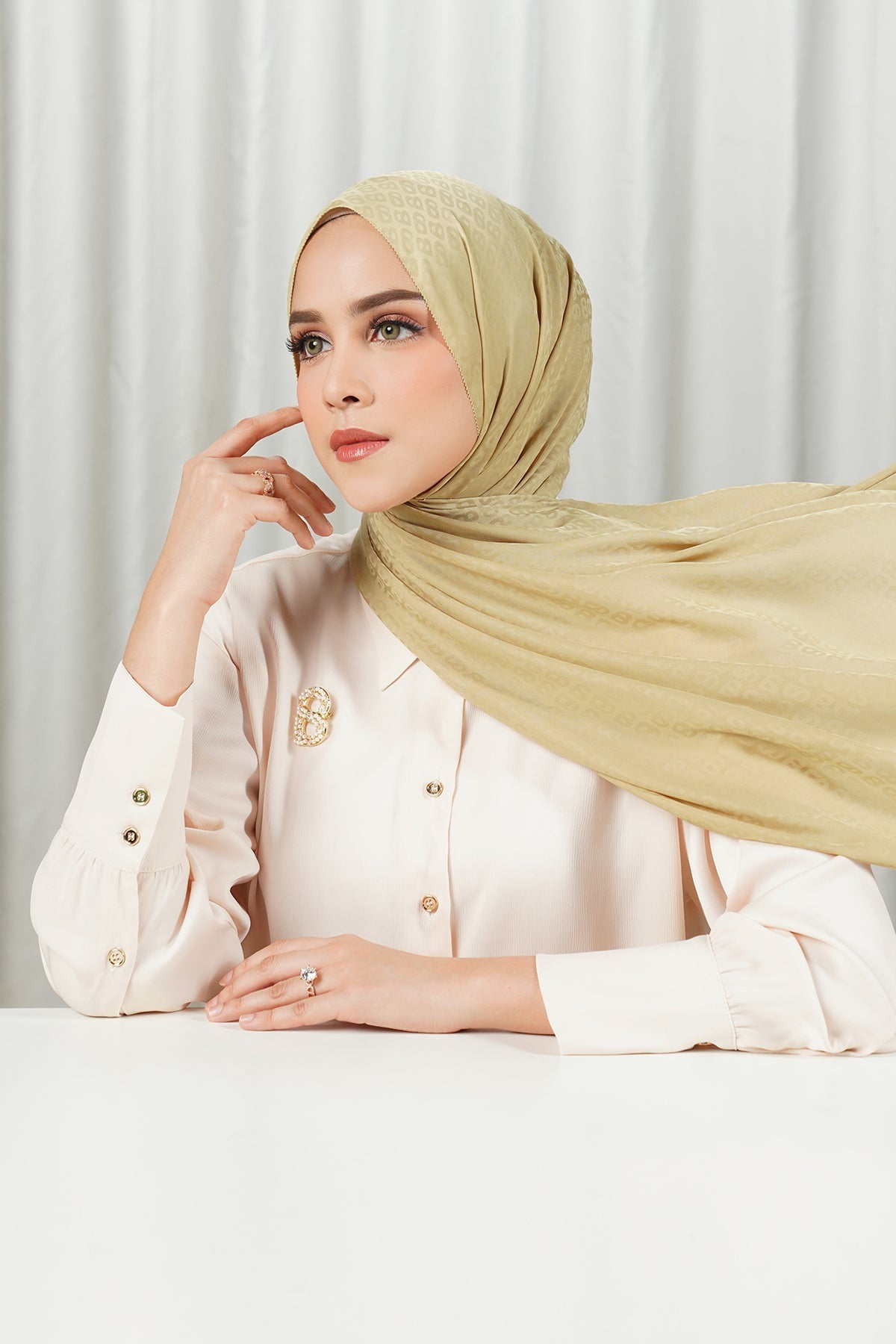 Tapis Satin Jacquard Shawl - Khaki