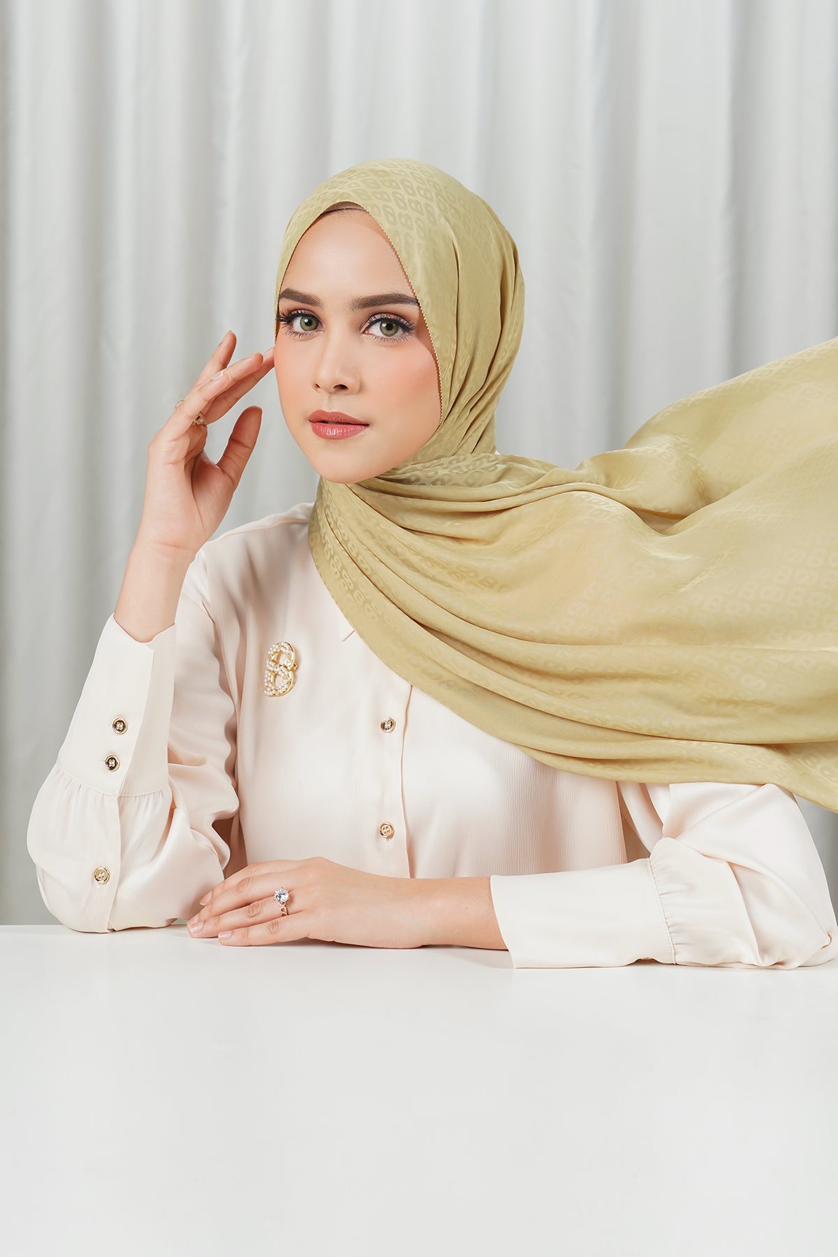 Tapis Satin Jacquard Shawl - Khaki