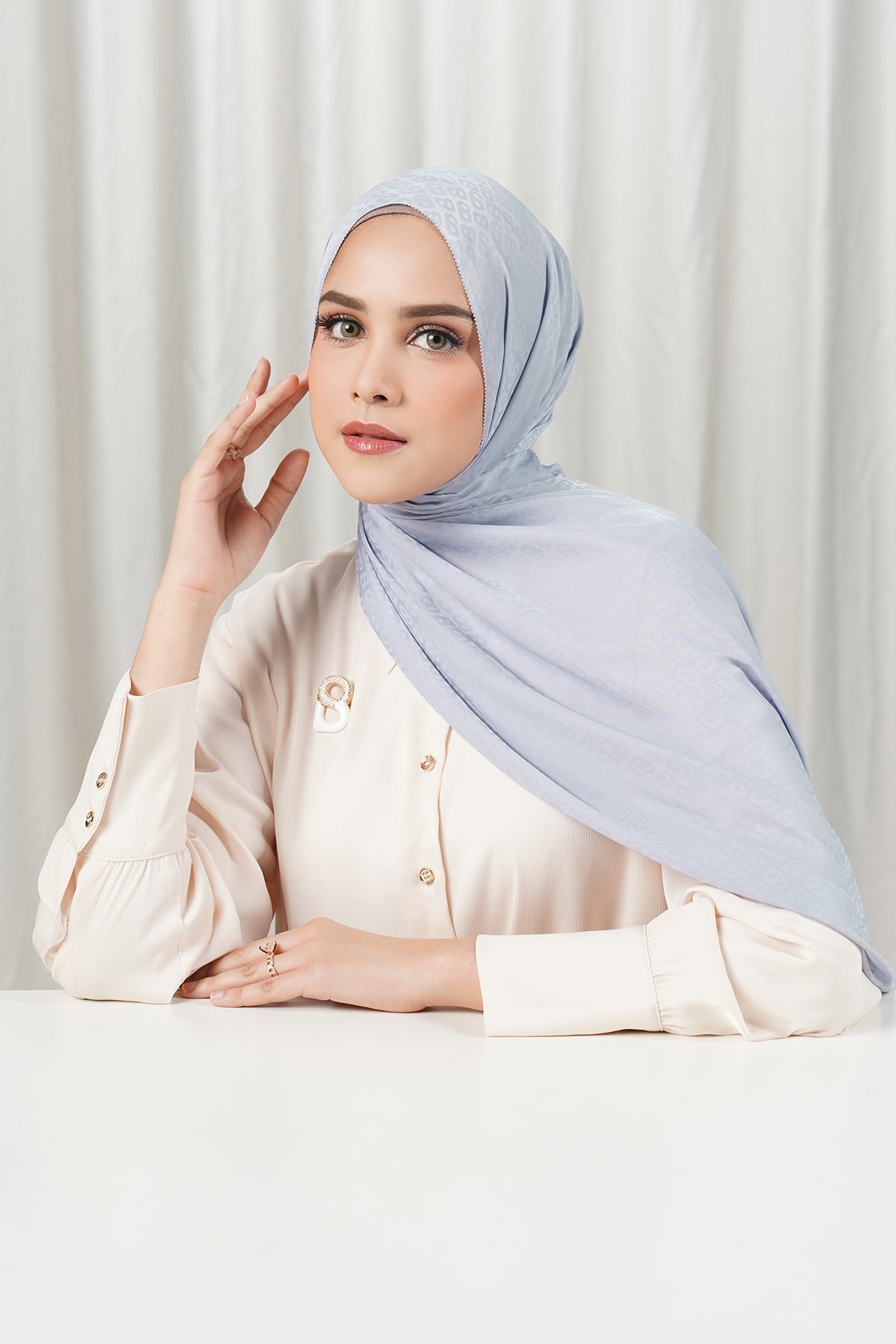 Tapis Satin Jacquard Shawl - Lilac Gray