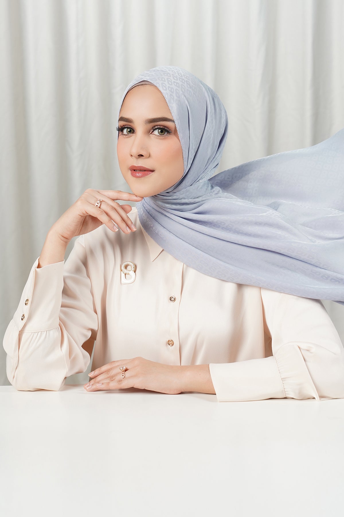 Tapis Satin Jacquard Shawl - Lilac Gray
