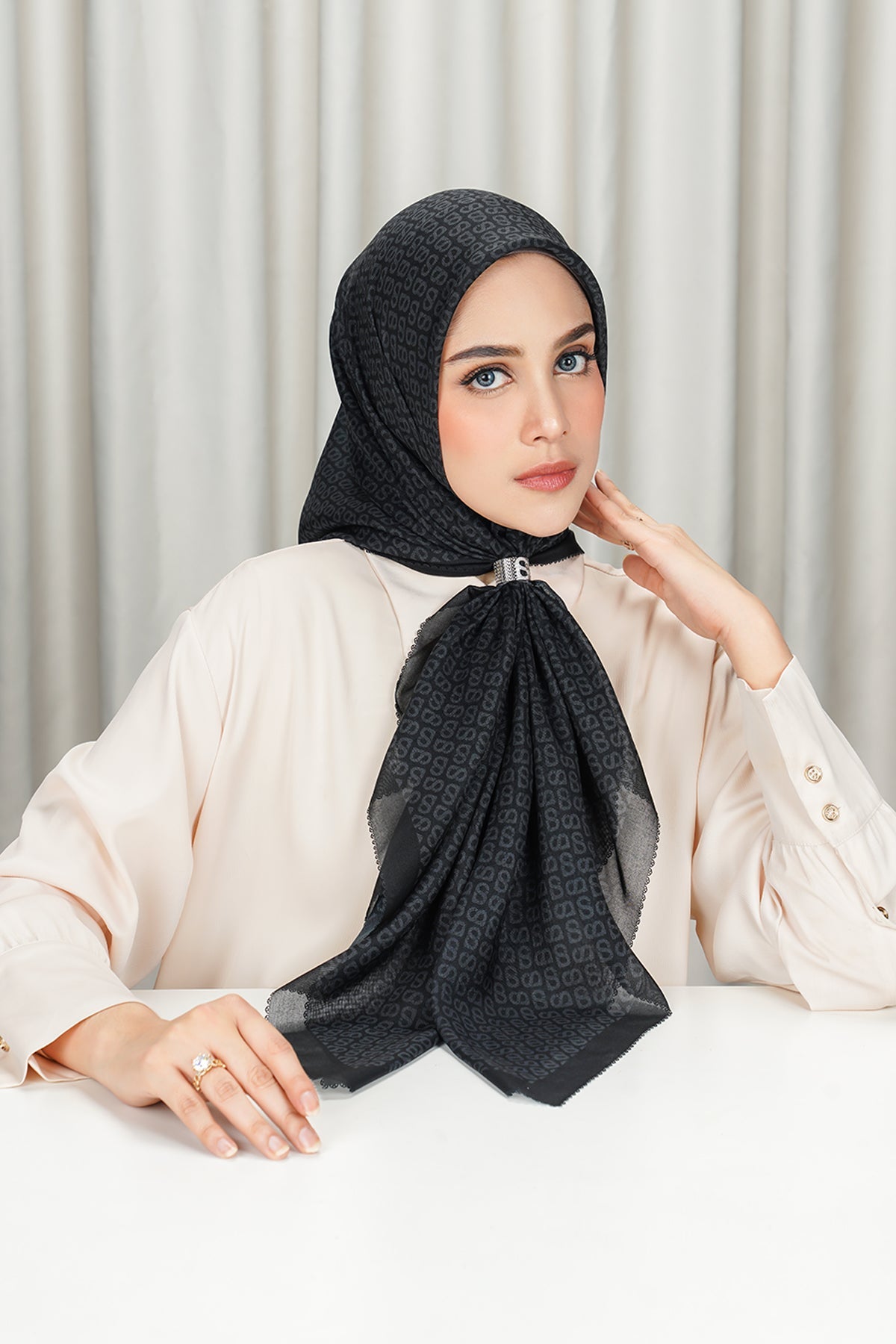 Tapis Square - Caviar