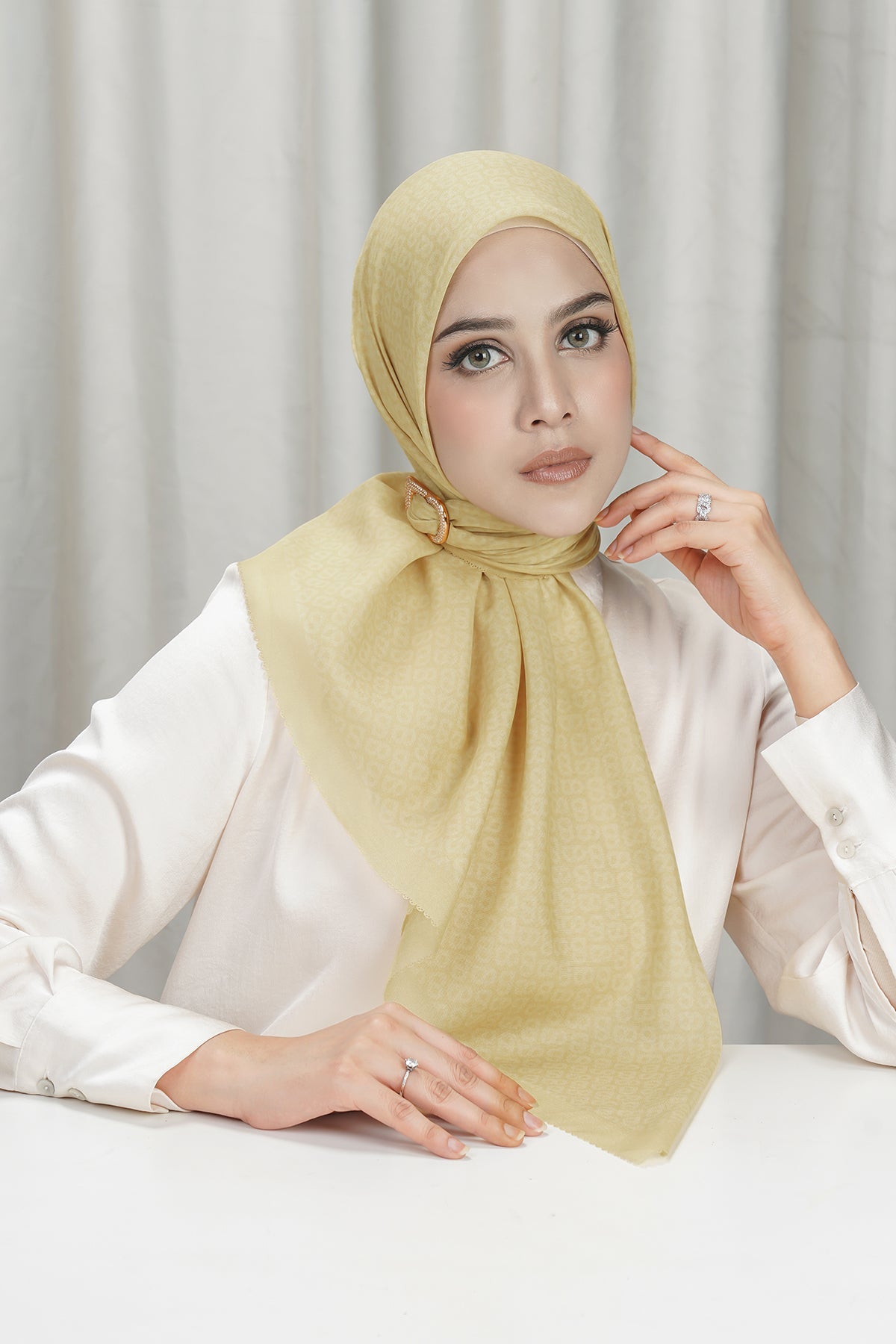 Tapis Square - Sunlight