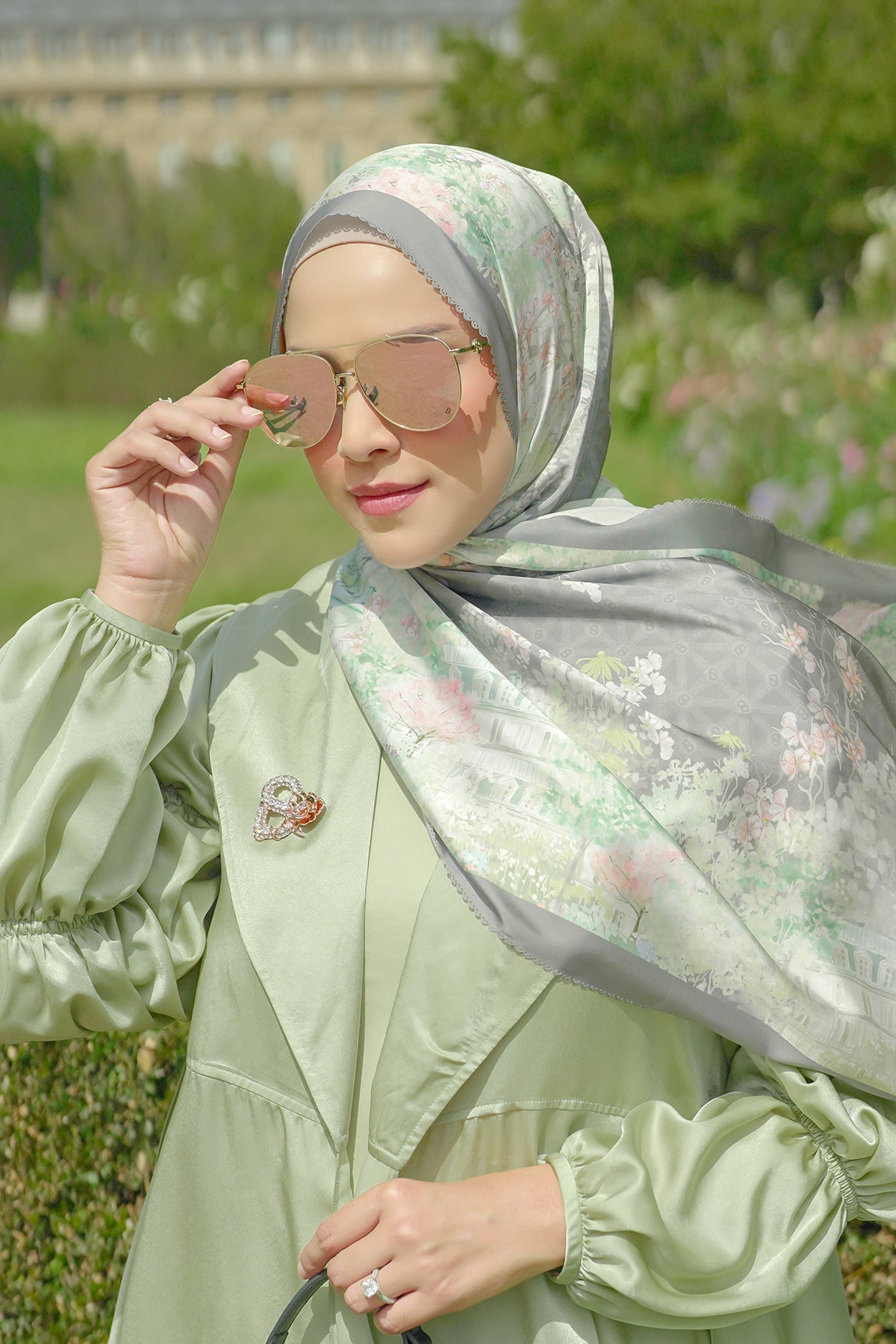 The Parisian Satin Shawl - Jardin