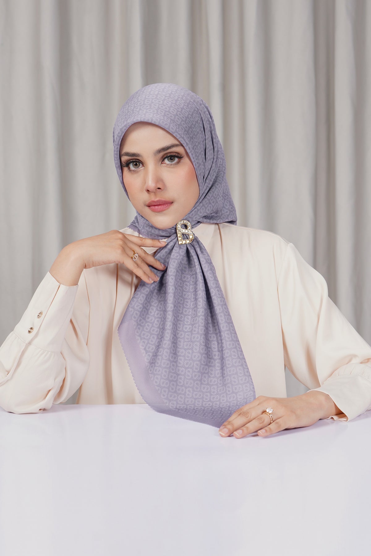 Tapis Square - Lavender Aura