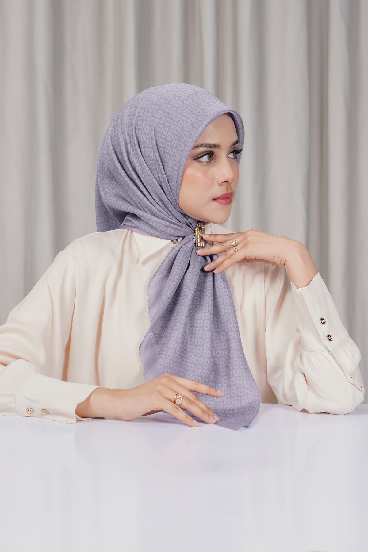 Tapis Square - Lavender Aura