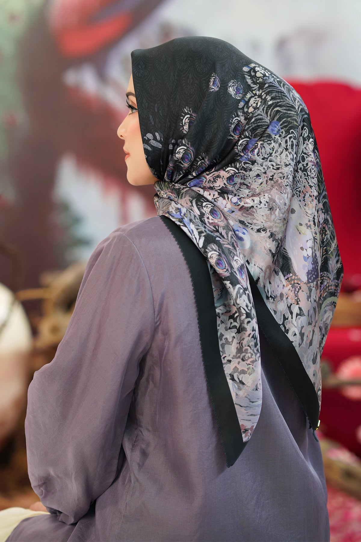 The Ederra Satin Square - Black