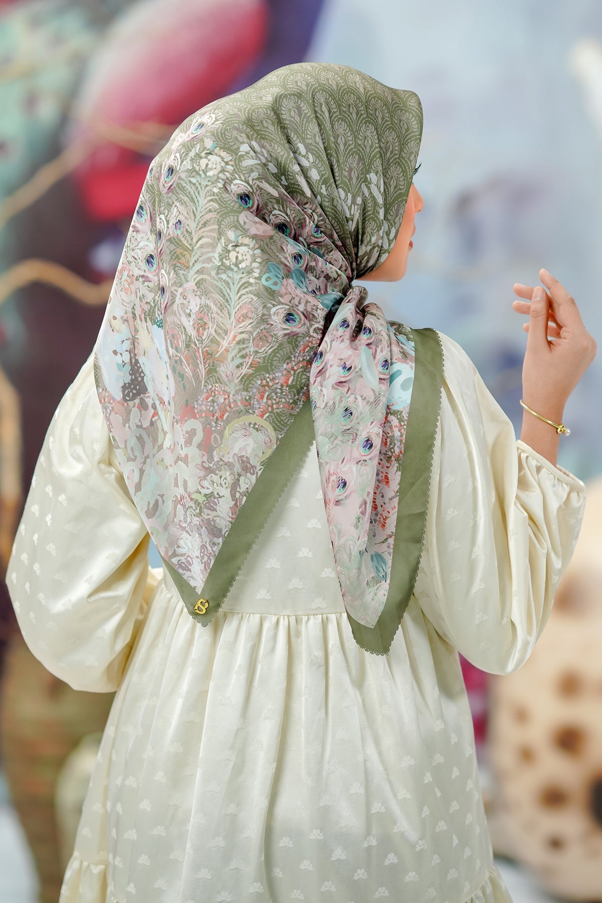 The Ederra Satin Square - Pickle
