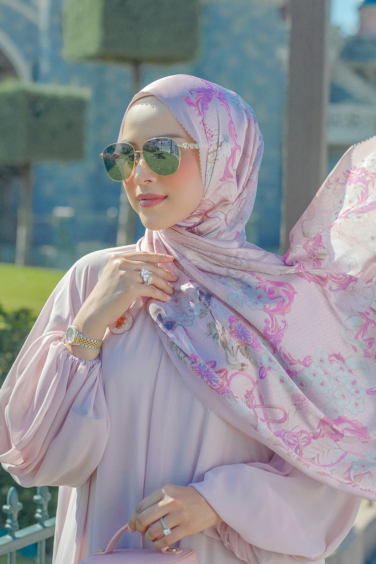 The Wonderland Satin Shawl - Mauve Rose