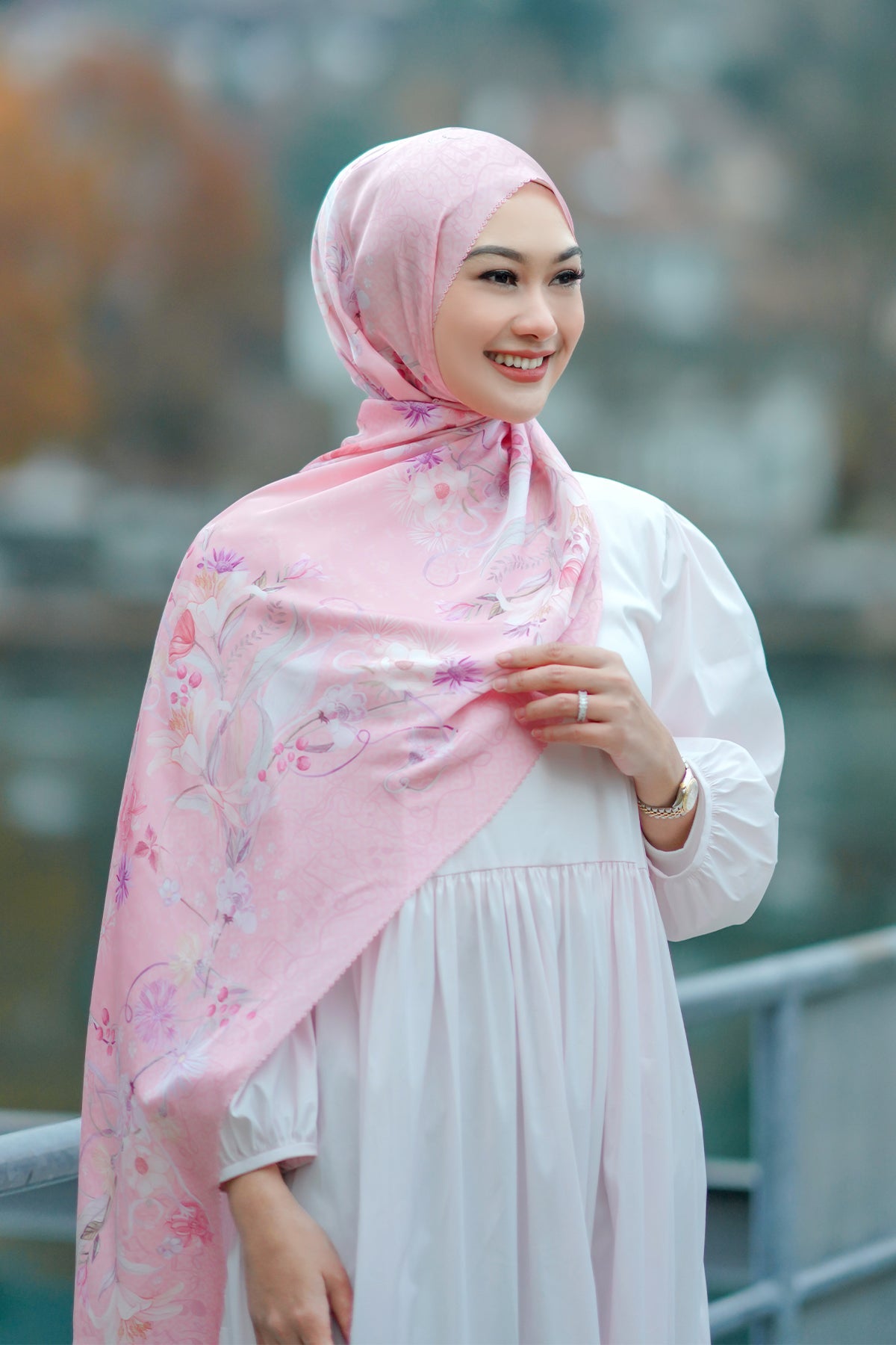The Nada Satin Shawl - La