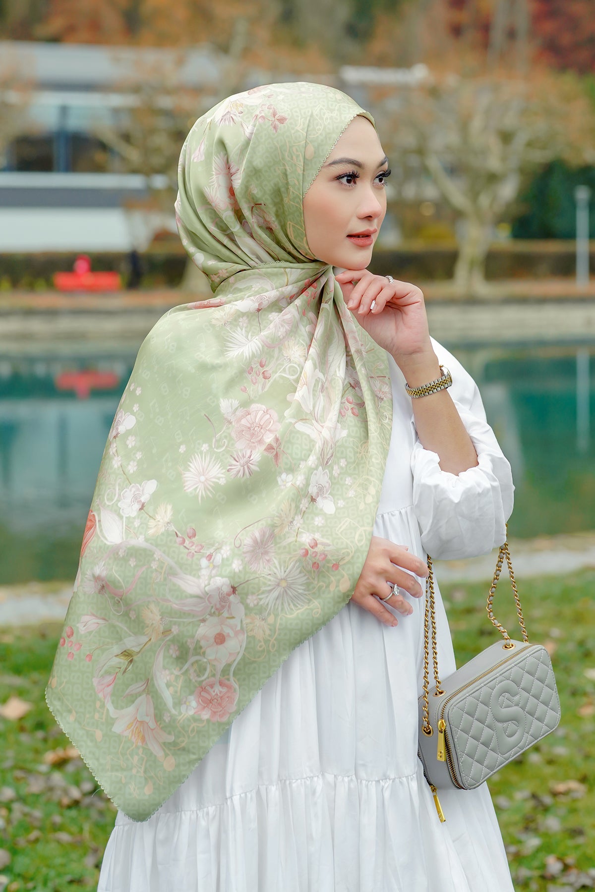 The Nada Satin Shawl - Si