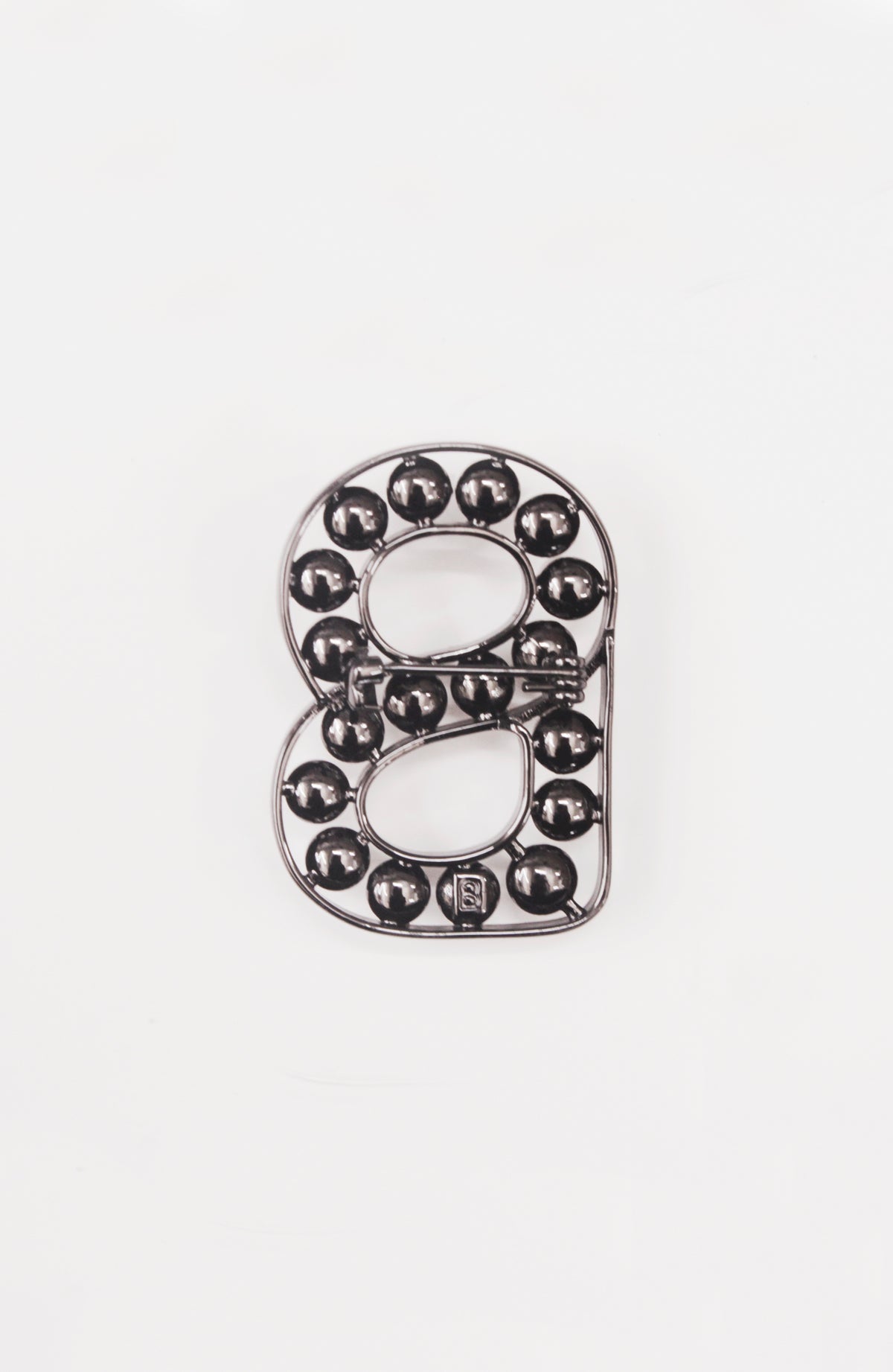 Signature Pearl Brooch in Gunmetal
