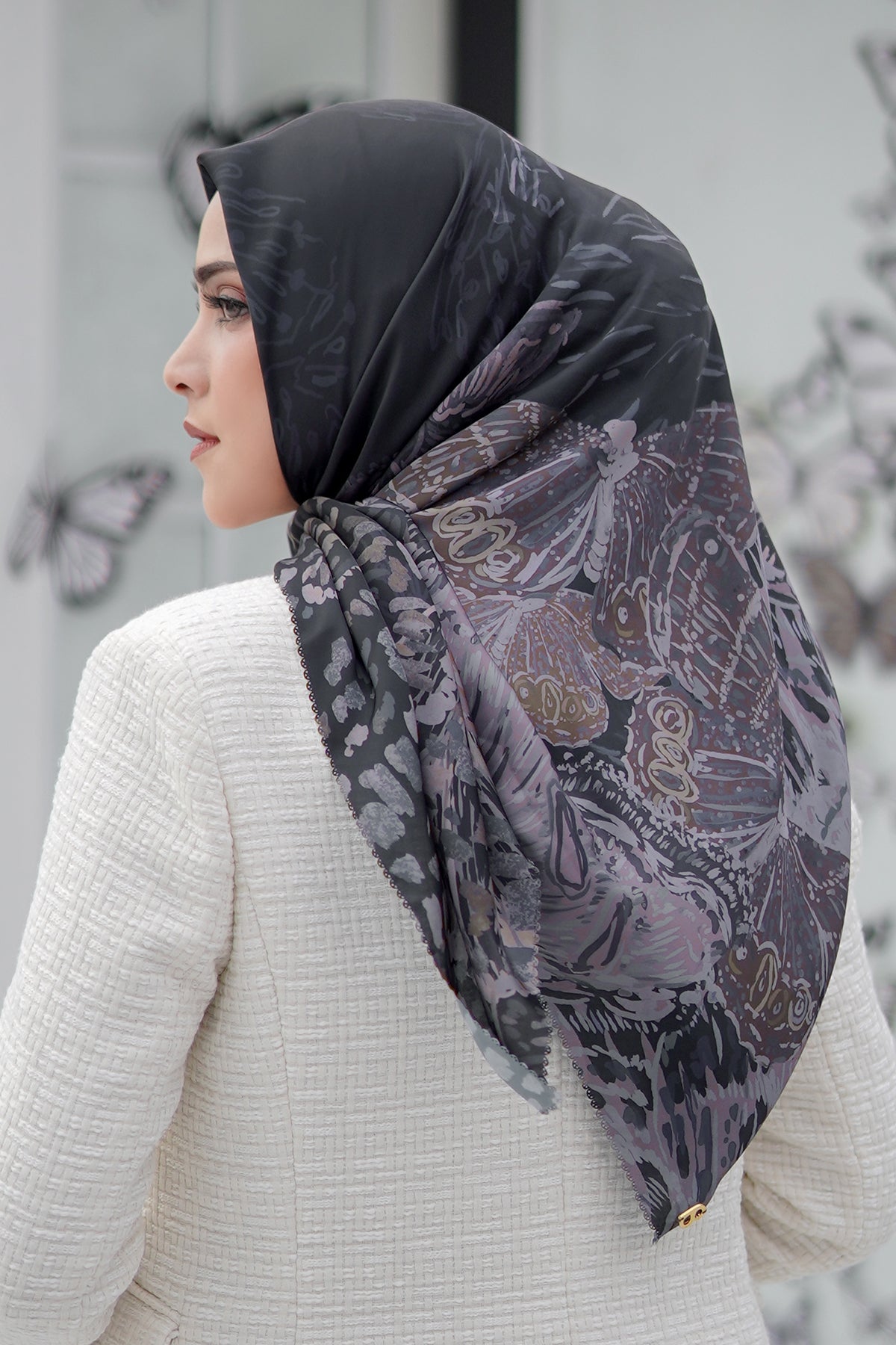 The Farsha Satin Square - Black