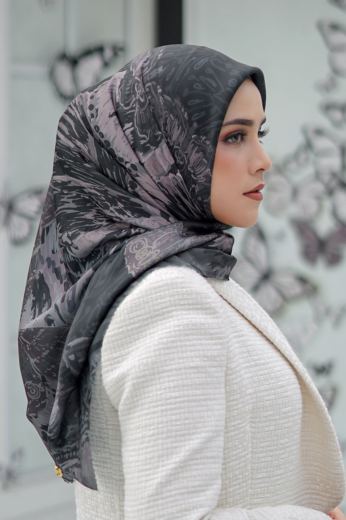 The Farsha Satin Square - Black