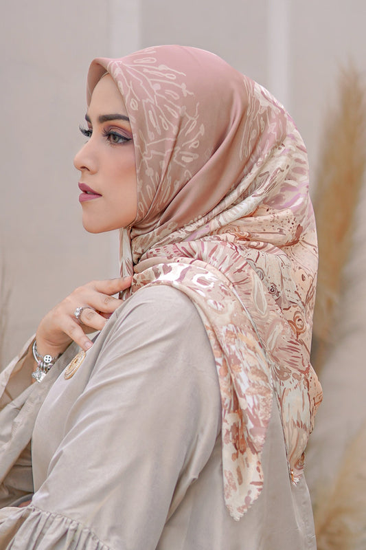 The Farsha Satin Square - Misty Rose