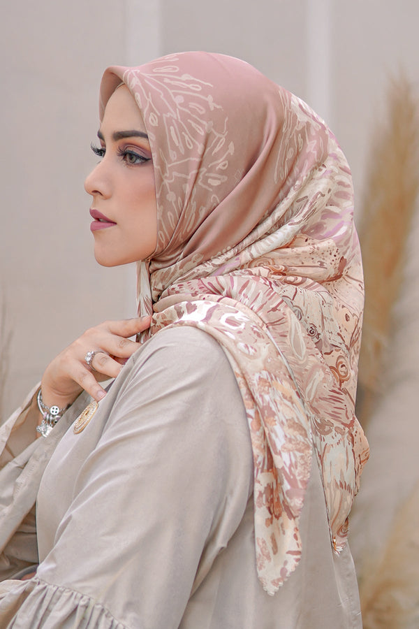The Farsha Satin Square - Misty Rose