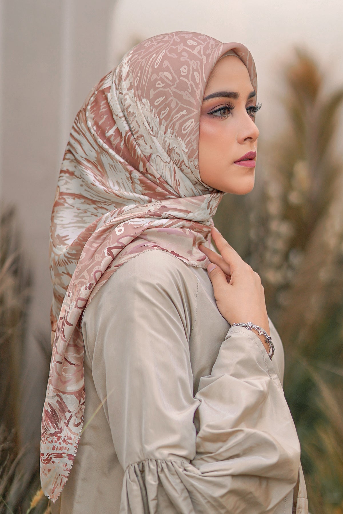The Farsha Satin Square - Misty Rose