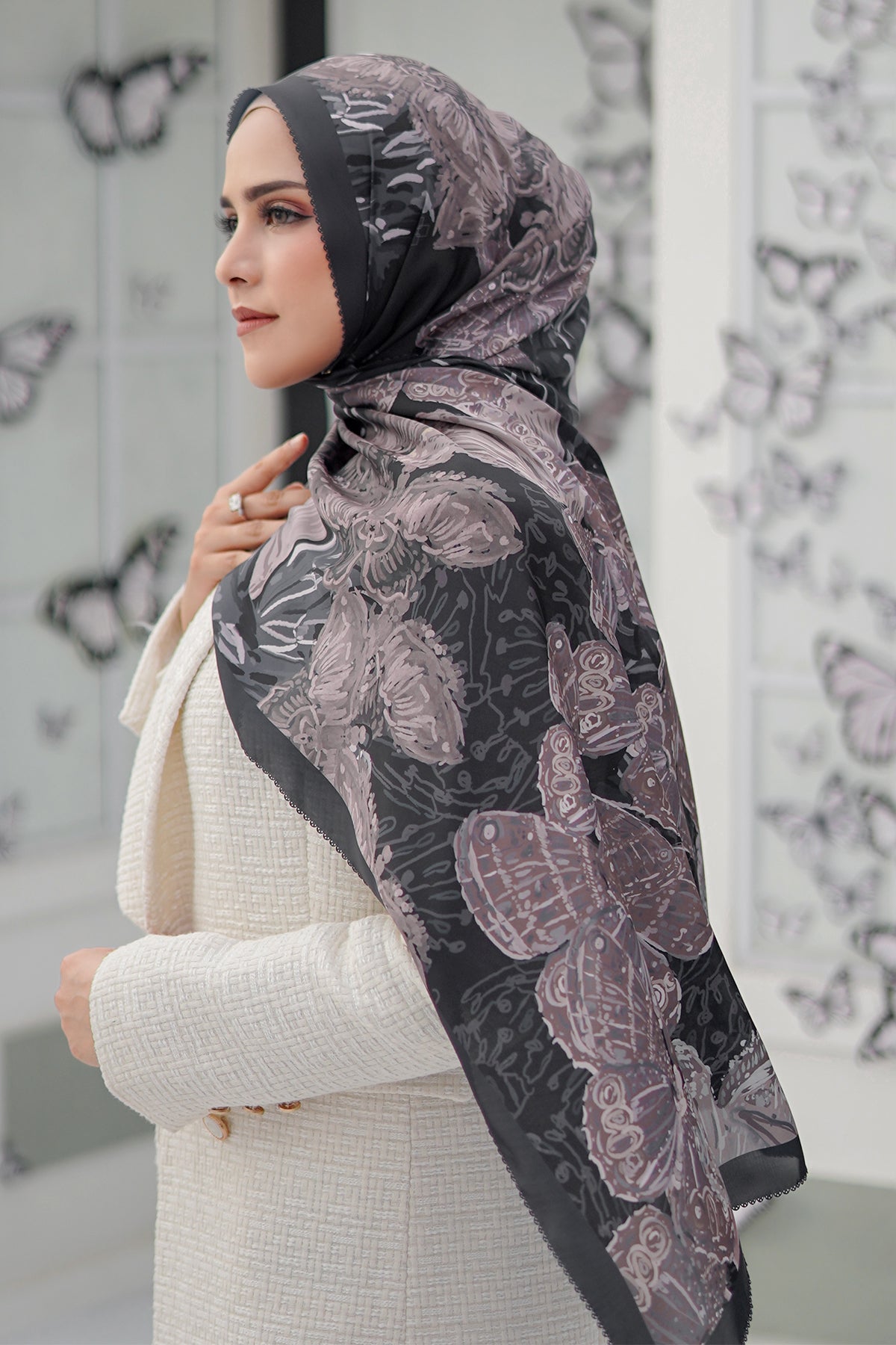 The Farsha Satin Shawl - Black