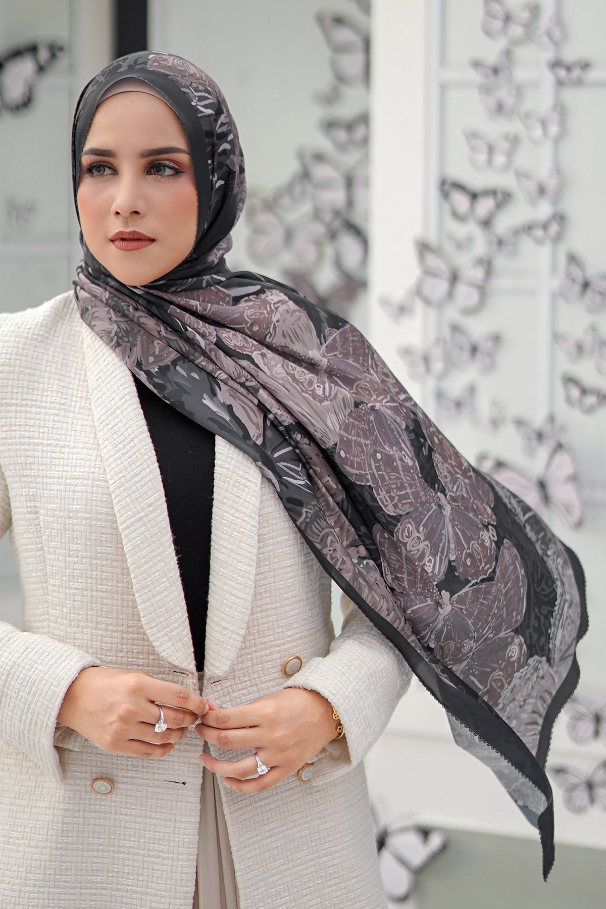 The Farsha Satin Shawl - Black