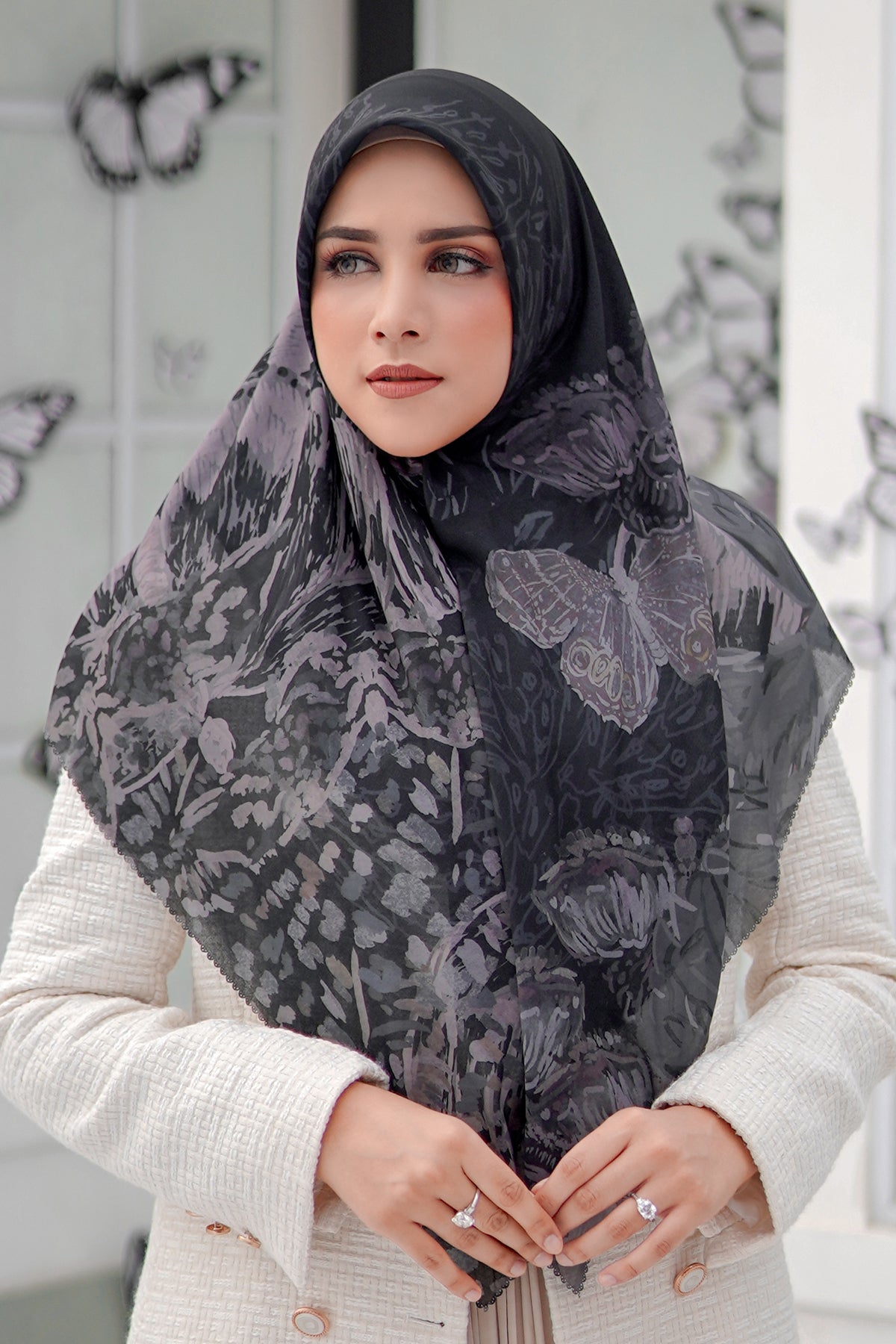 The Farsha Voal Square XL - Black