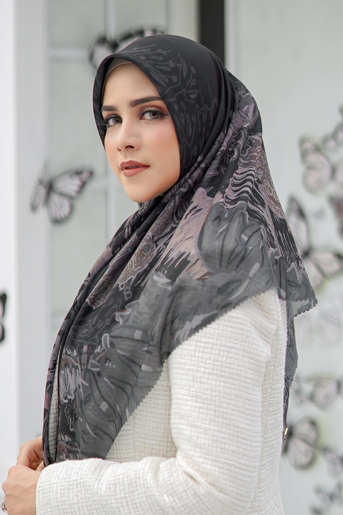 The Farsha Voal Square XL - Black