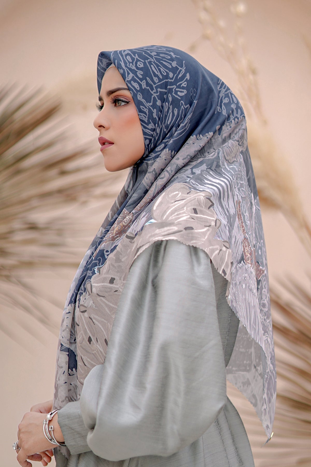 The Farsha Voal Square XL - Navy