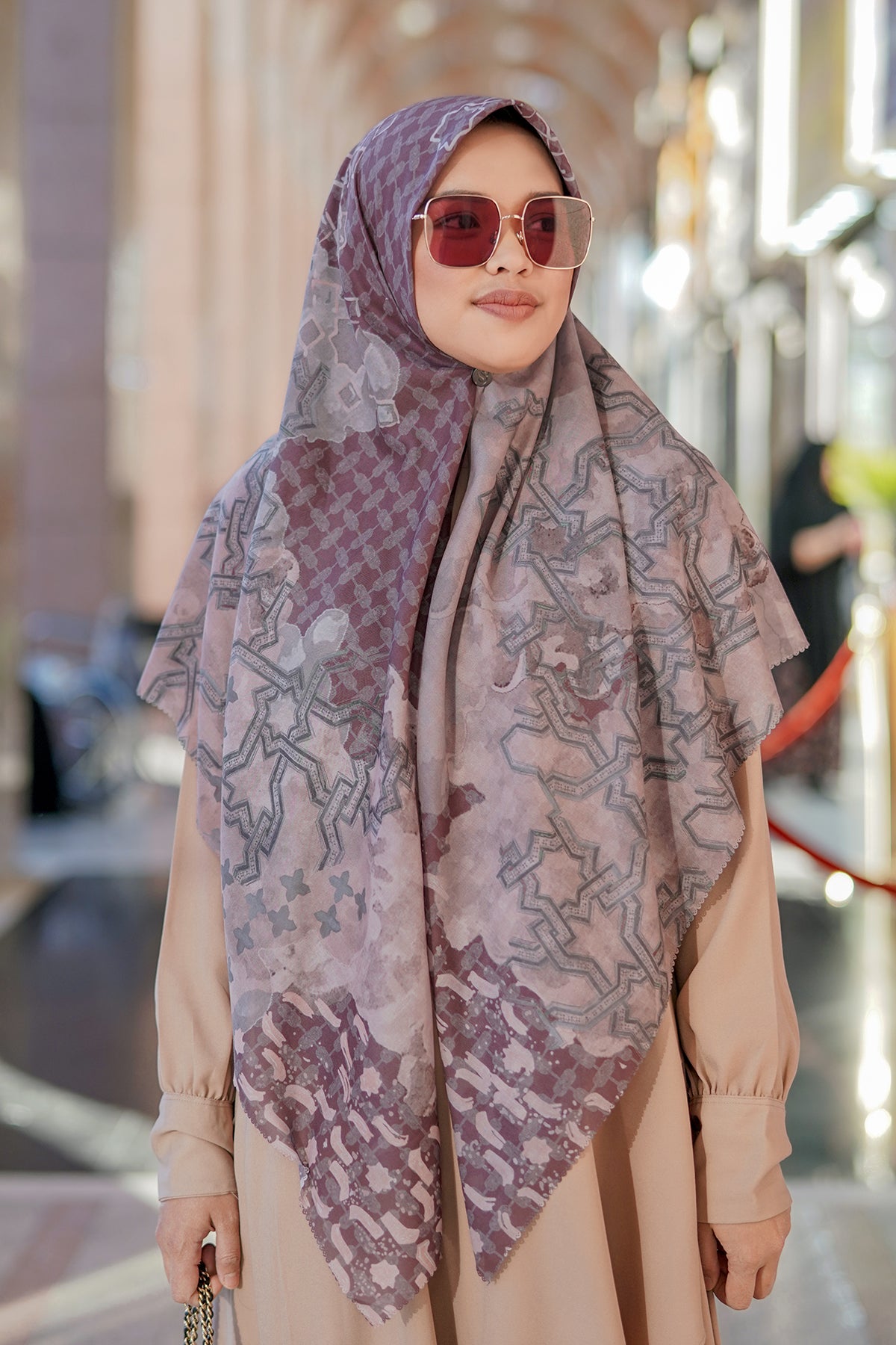 Haramain Series Voal Square XL - Berry