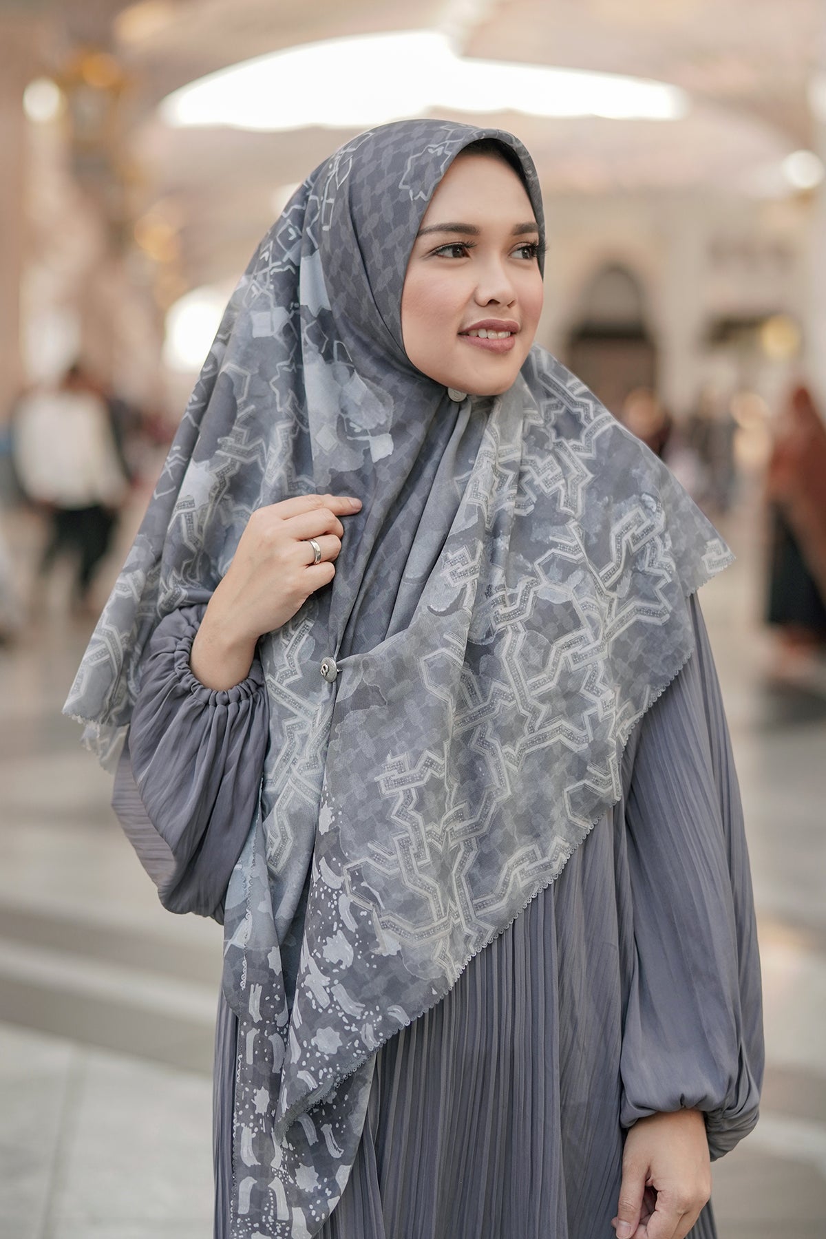 Haramain Series Voal Square XL - Dove