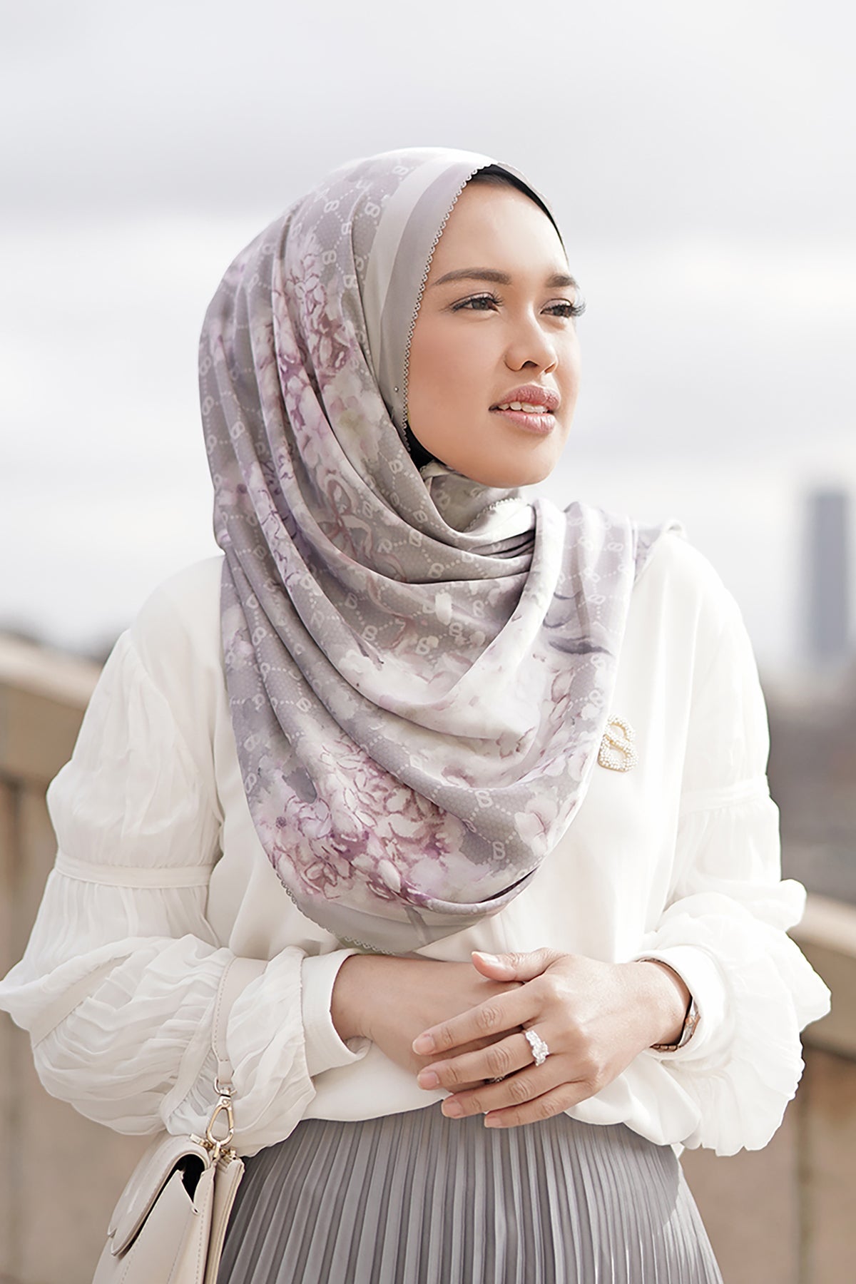 Hydrangea Satin Shawl - Grise