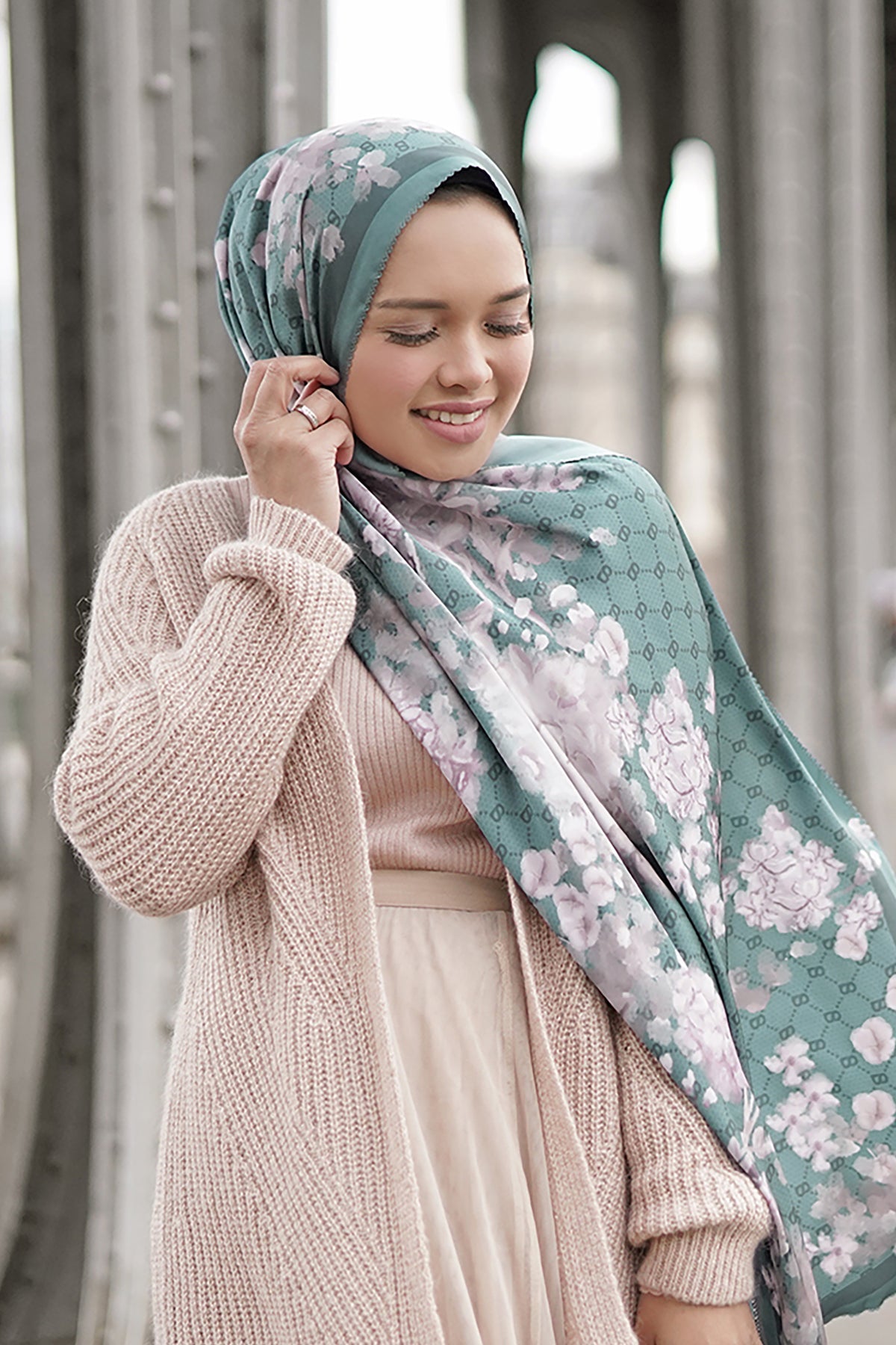 Hydrangea Satin Shawl - Verte