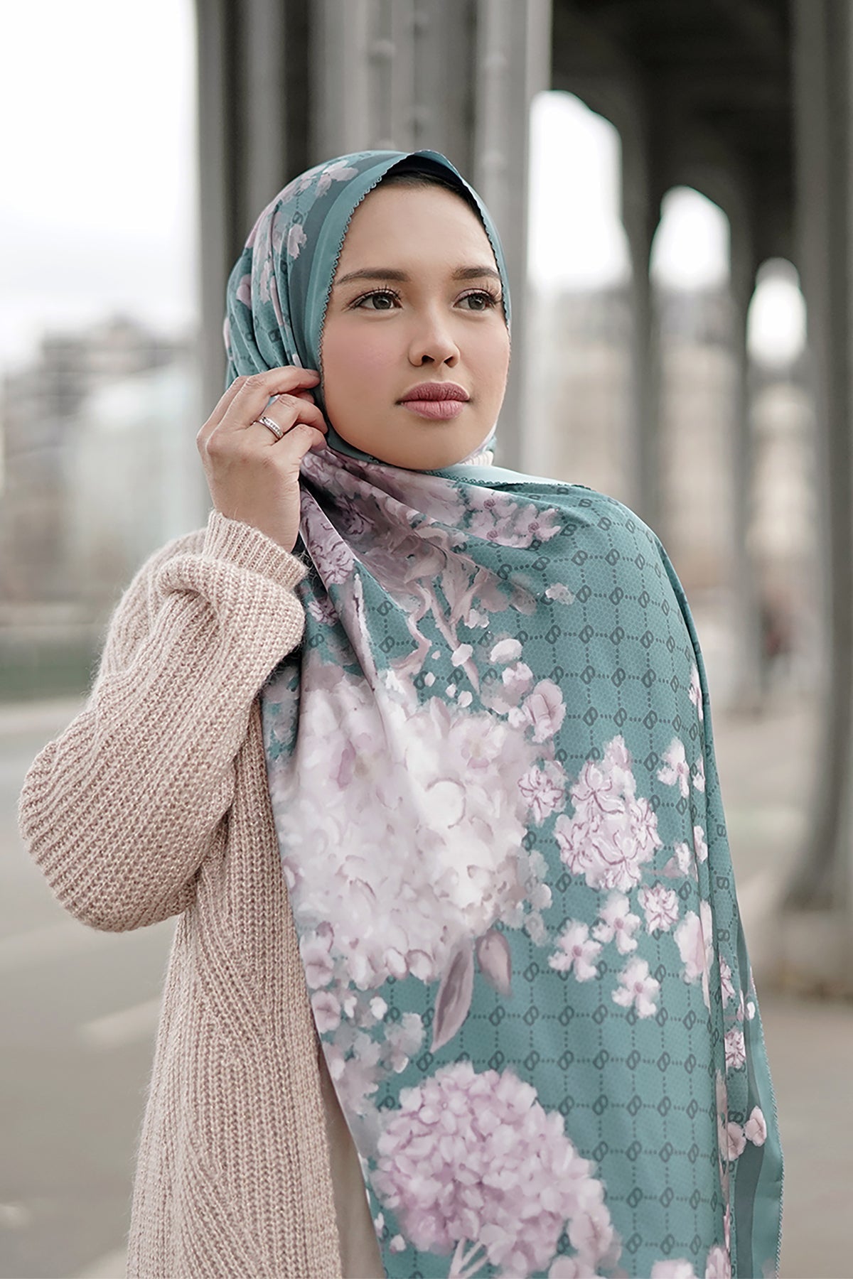 Hydrangea Satin Shawl - Verte