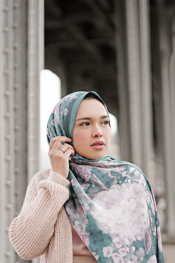 Hydrangea Satin Shawl - Verte