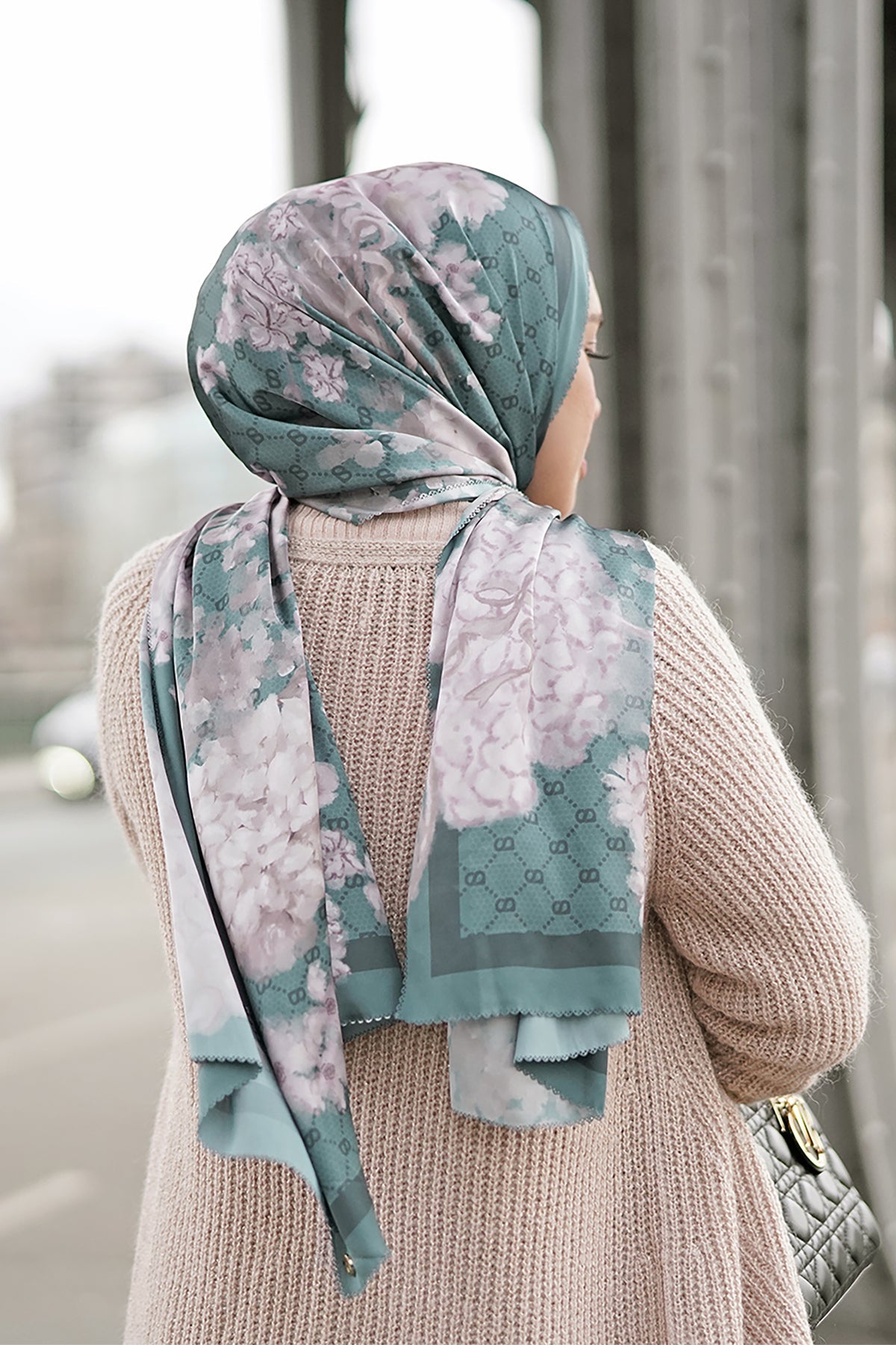 Hydrangea Satin Shawl - Verte