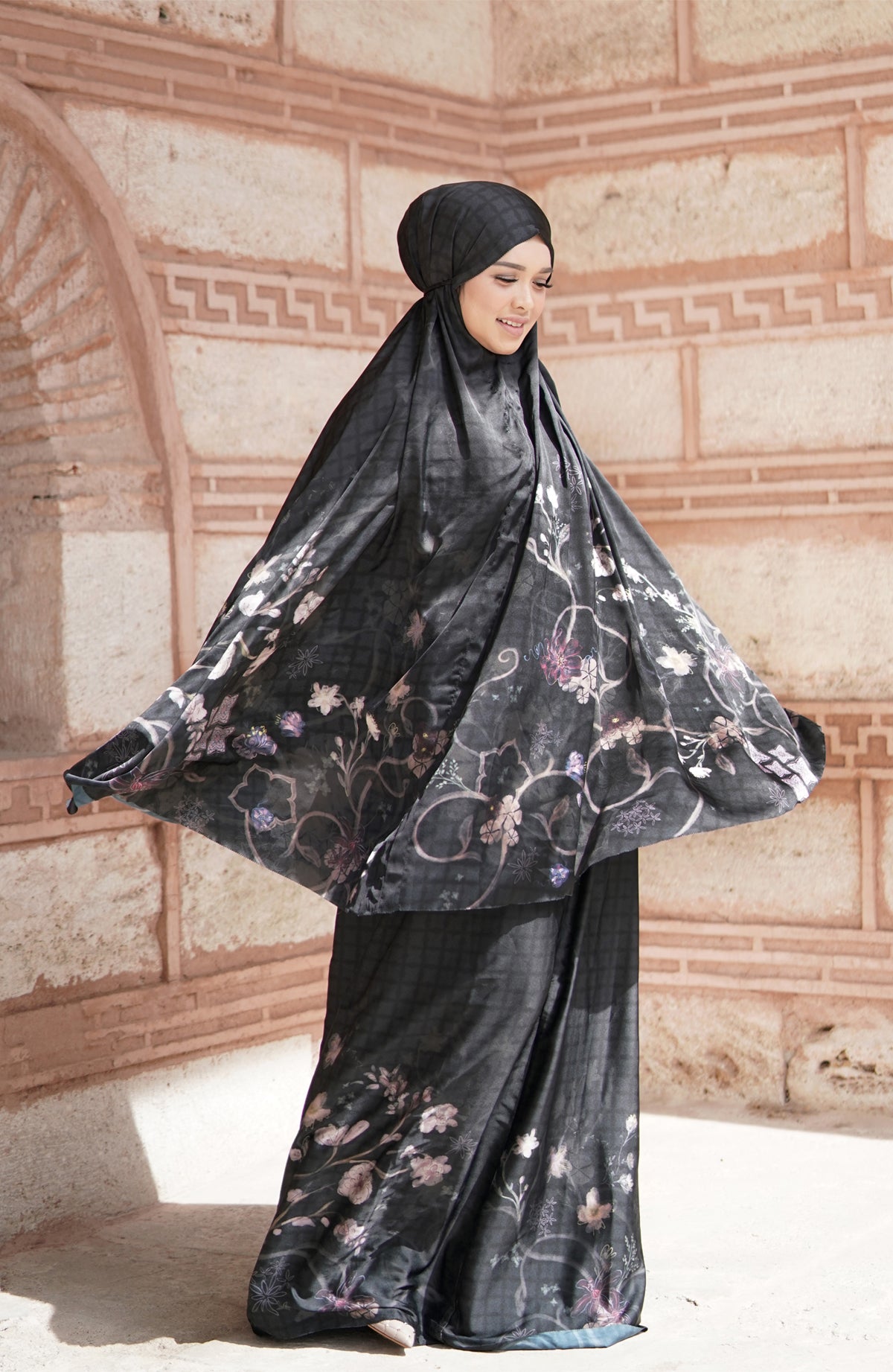 Prayer Robe Sofya in Charcoal
